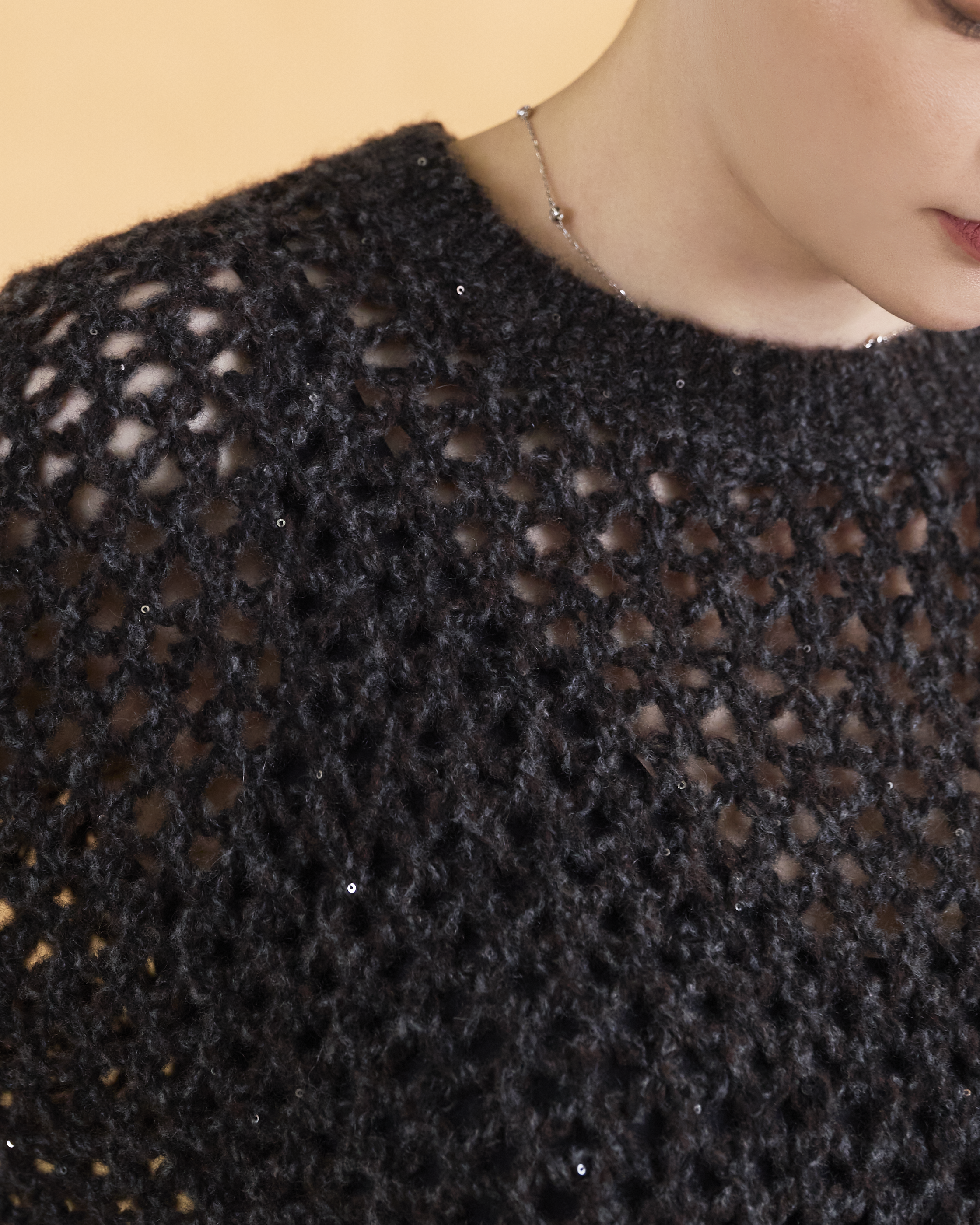 “璀璨日常 Effortless Radiance • 深灰棕 Dark Taupe” 真絲 Cashmere 鏤空亮片編織針織上衣 2