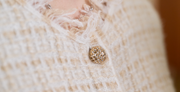 “花呢柔想 Tweed Reverie • 沙金微暈 Sable Lumière” 真絲 Cashmere 格織肌理流蘇針織外套