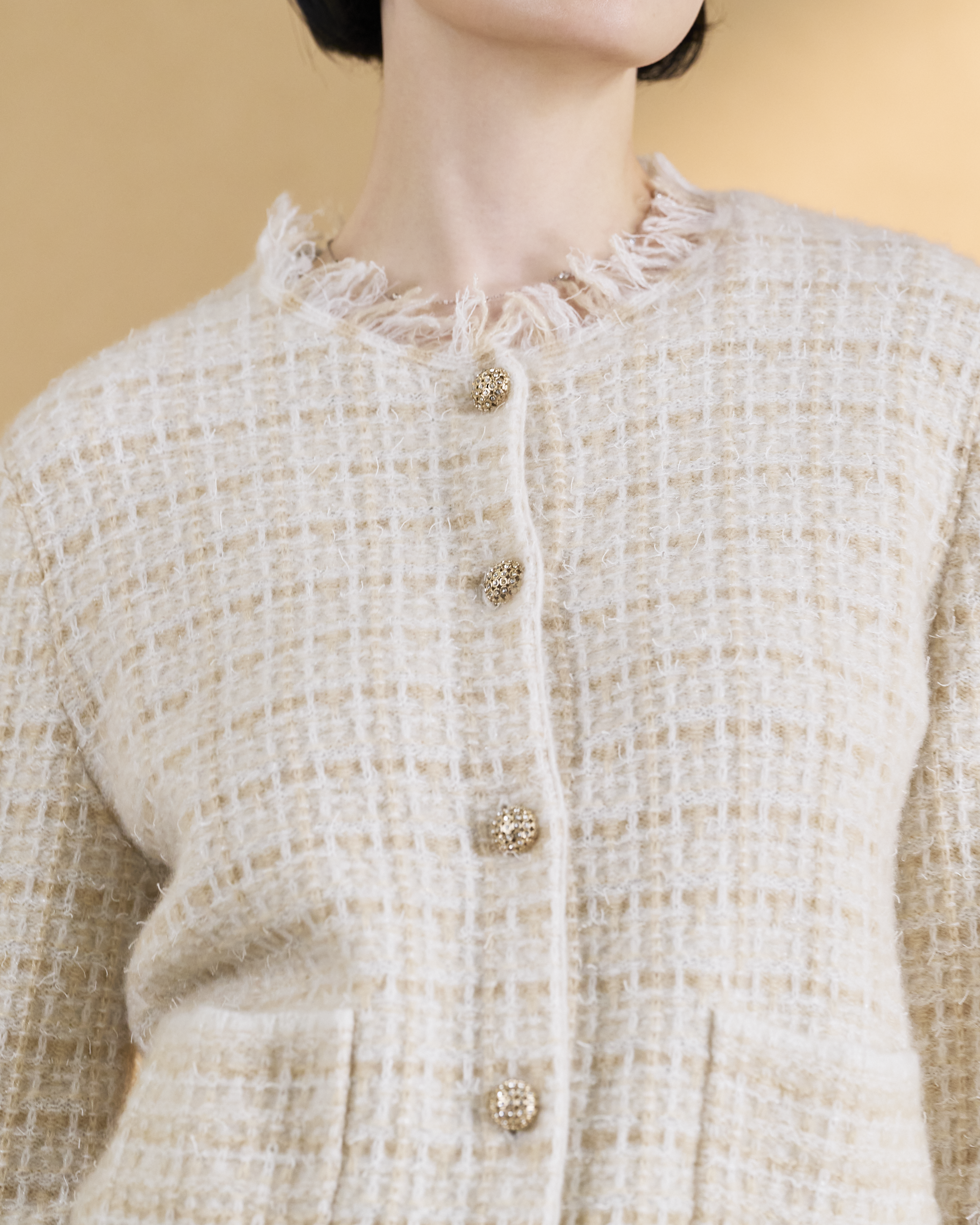 “花呢柔想 Tweed Reverie • 沙金微暈 Sable Lumière” 真絲 Cashmere 格織肌理流蘇針織外套 3