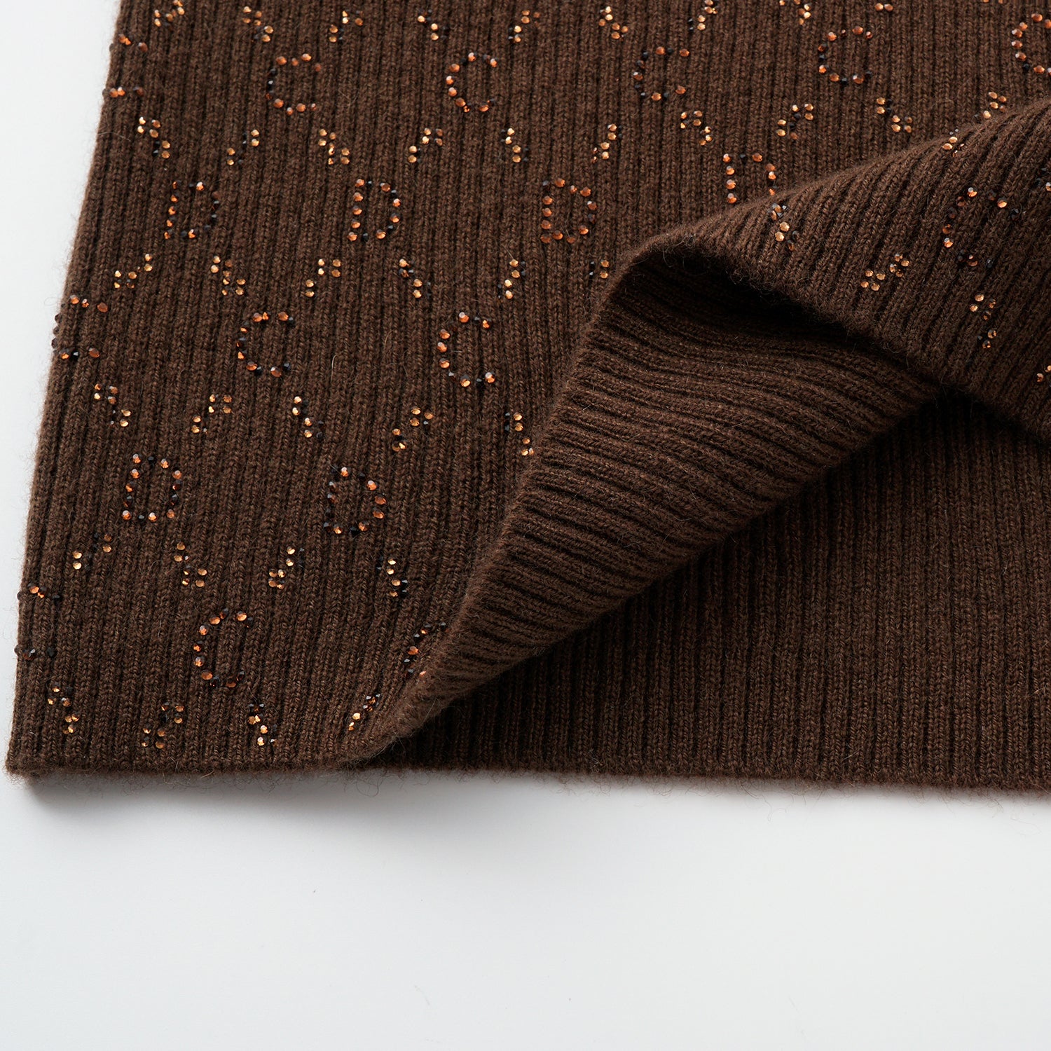 “Autumn Diary” 100% Cashmere立體鑽飾Monogram嵌花針織背心—Mocha Truffle摩卡松露