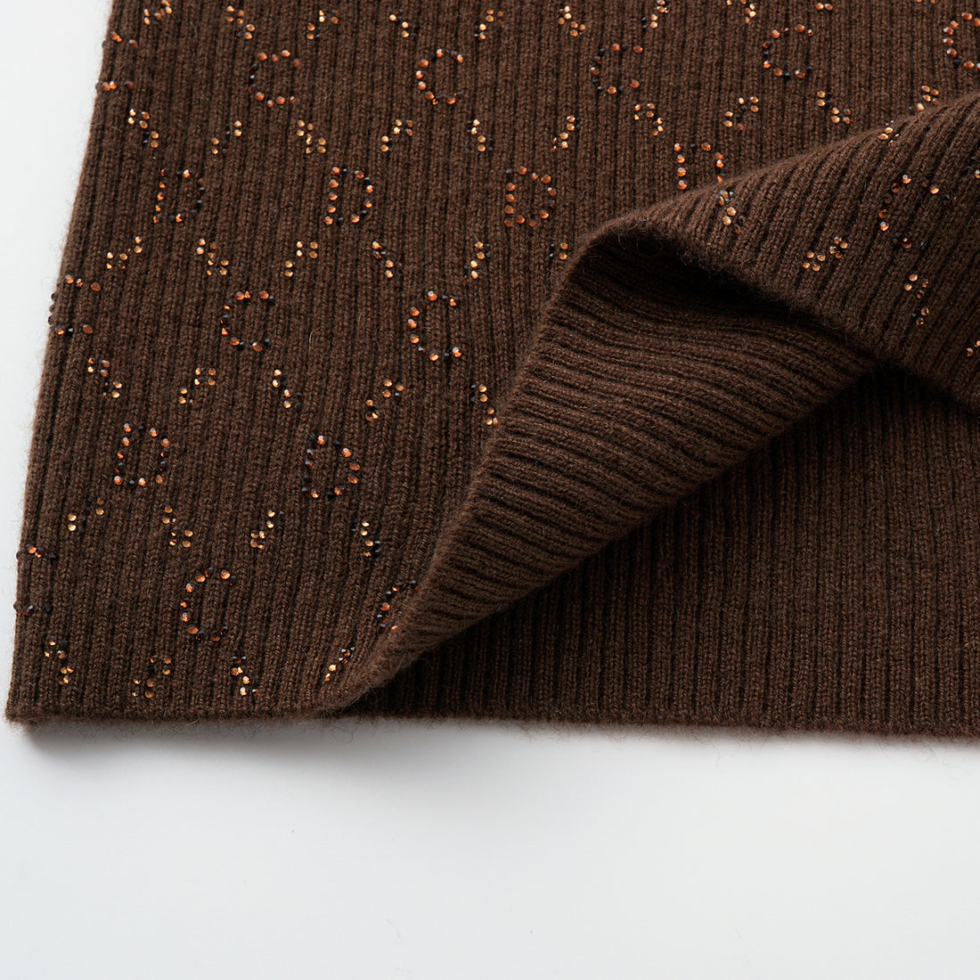 “Autumn Diary” 100% Cashmere立體鑽飾Monogram嵌花針織背心—Mocha Truffle摩卡松露