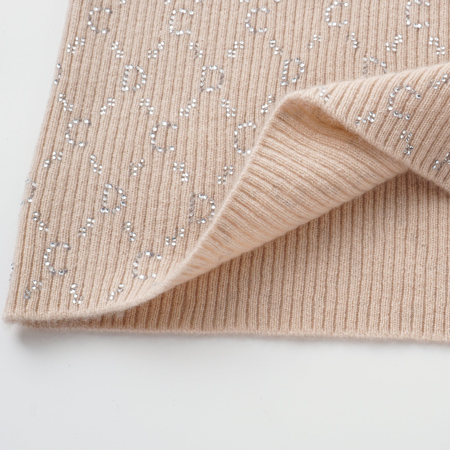 “Autumn Diary” 100% Cashmere立體鑽飾Monogram嵌花針織背心—Almond Cream杏仁奶霜