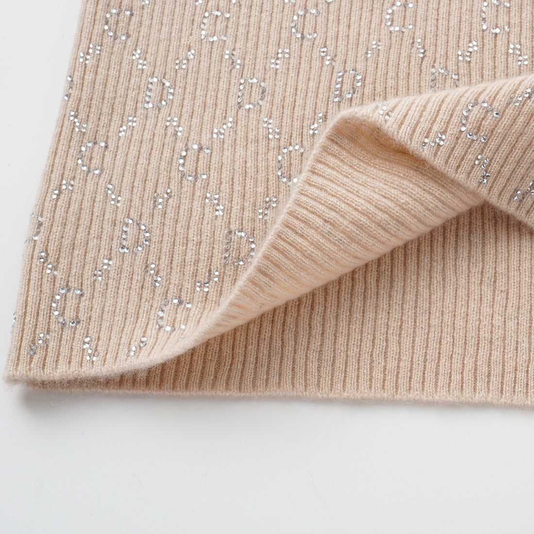 “Autumn Diary” 100% Cashmere立體鑽飾Monogram嵌花針織背心—Almond Cream杏仁奶霜