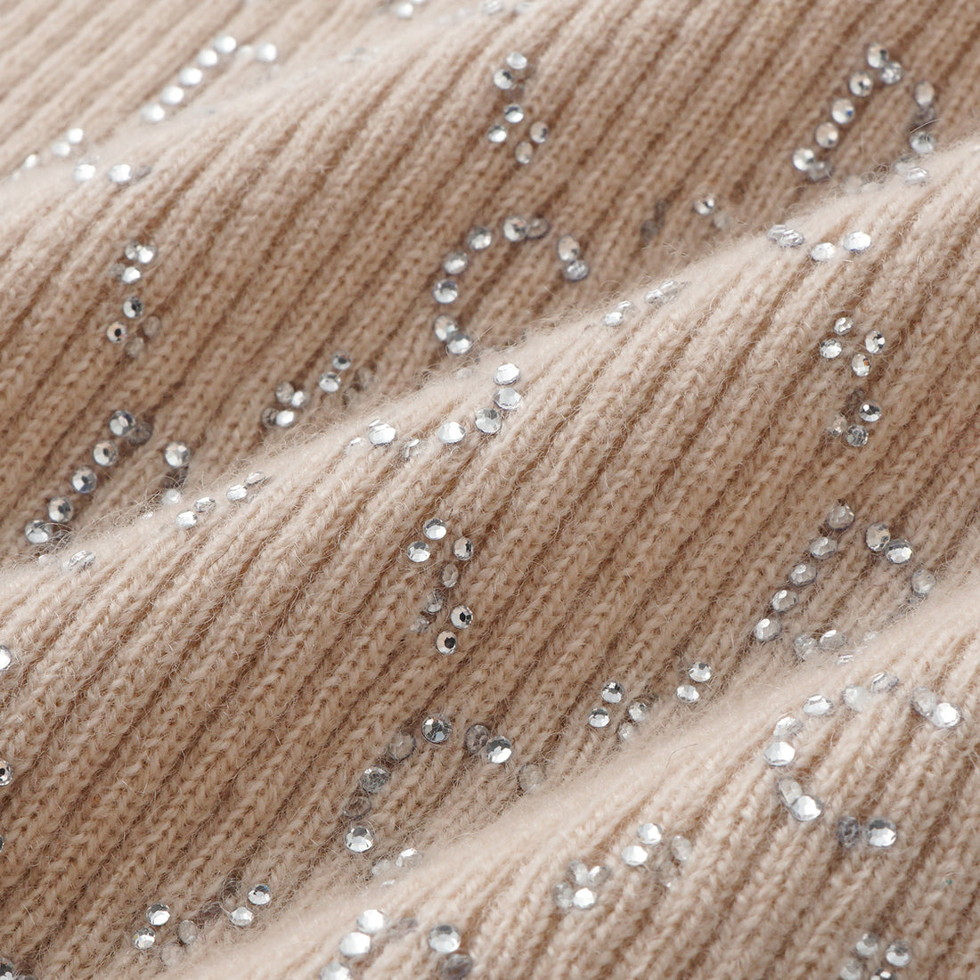 “Autumn Diary” 100% Cashmere立體鑽飾Monogram嵌花針織背心—Almond Cream杏仁奶霜