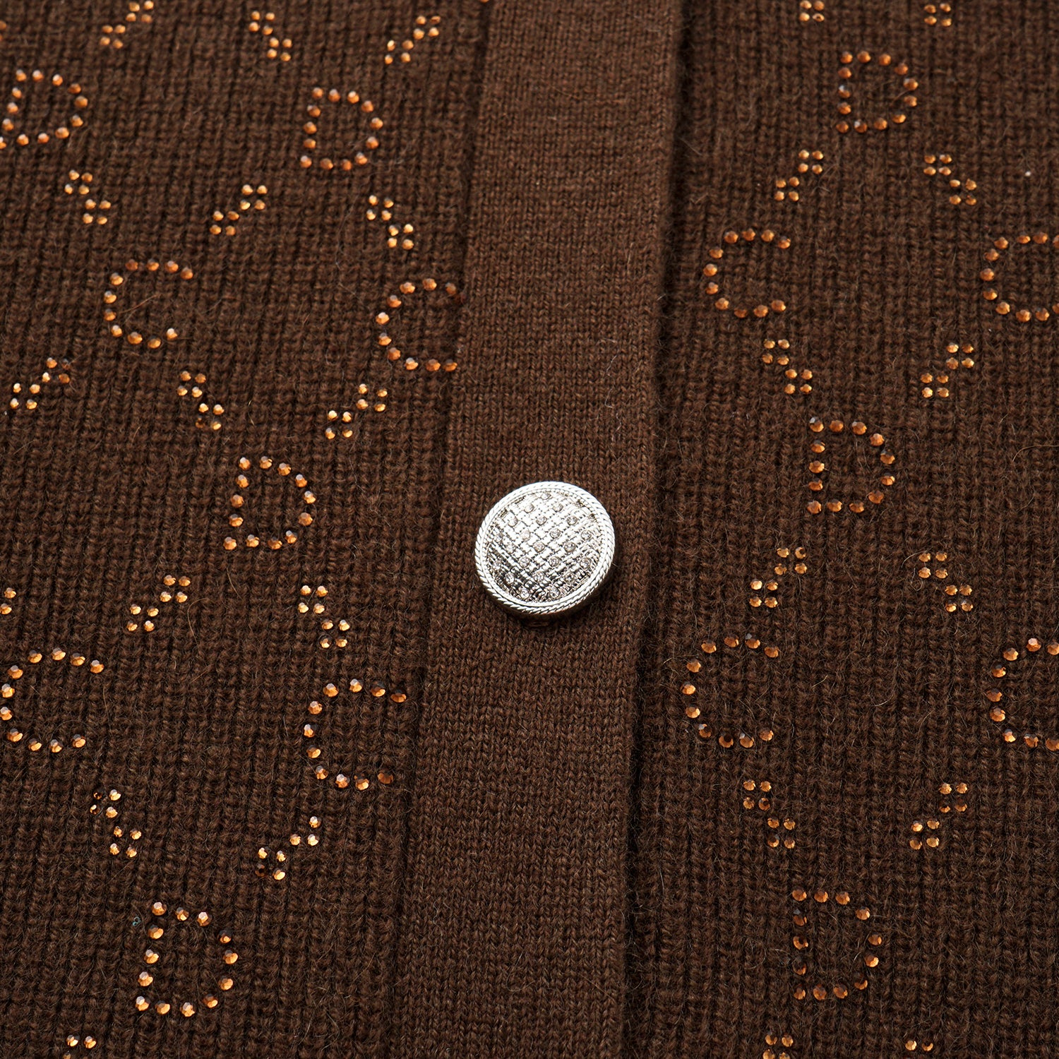 “Autumn Diary” 100% Cashmere立體鑽飾Monogram嵌花針織外套—Mocha Truffle摩卡松露