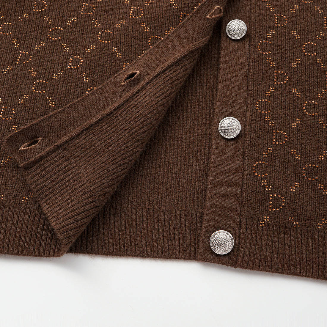 “Autumn Diary” 100% Cashmere立體鑽飾Monogram嵌花針織外套—Mocha Truffle摩卡松露