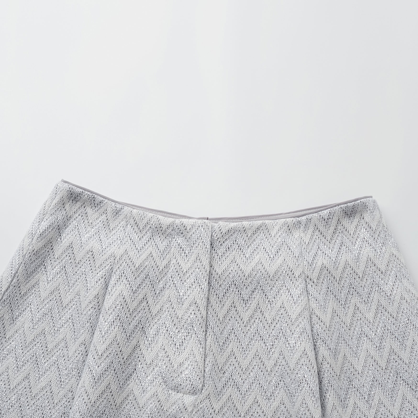 “Summer Diary”義大利Chevron山形銀燦織紋針織短褲—Hazy Vale煙嵐悠境