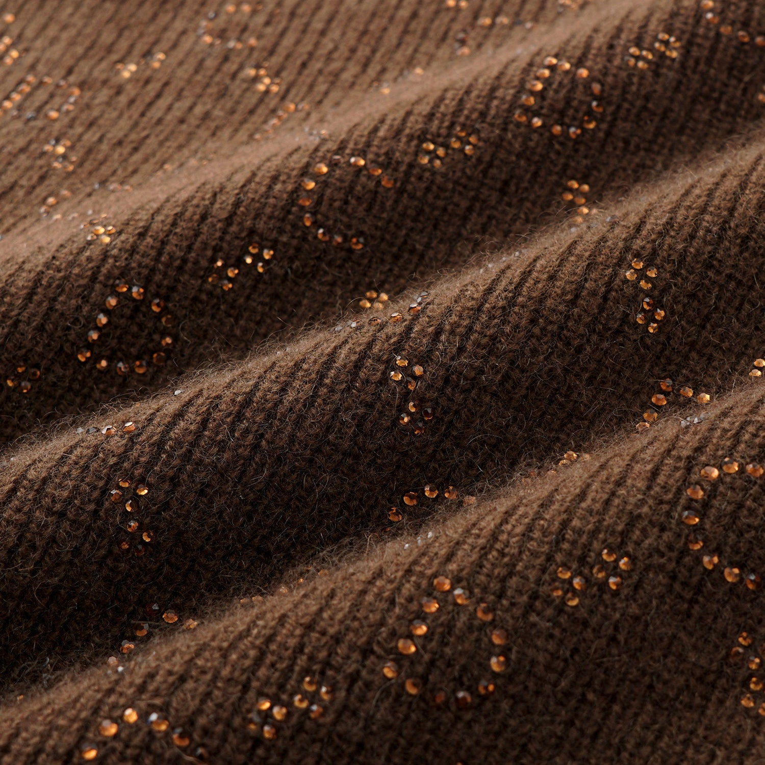 “Autumn Diary” 100% Cashmere立體鑽飾Monogram嵌花針織外套—Mocha Truffle摩卡松露