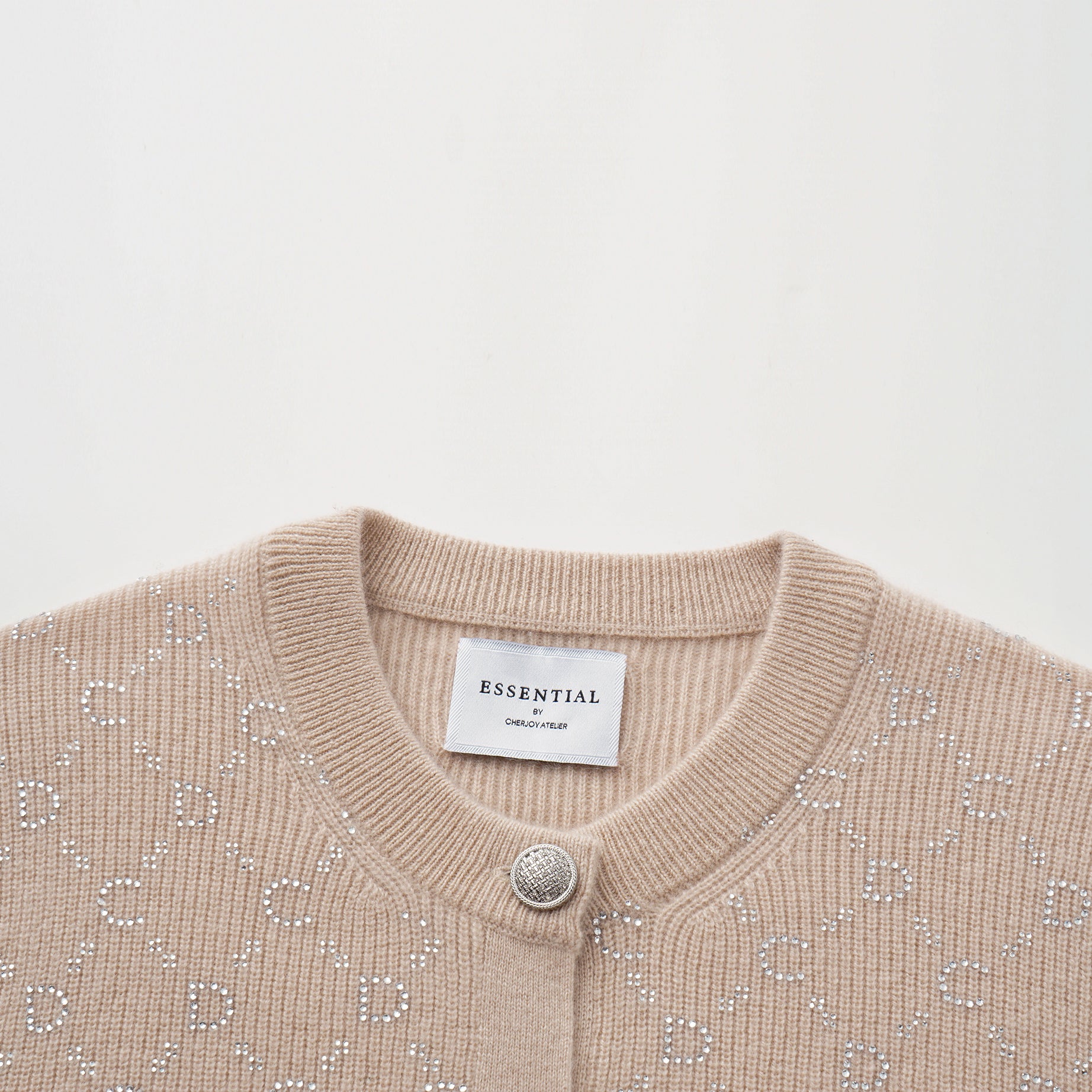 “Autumn Diary” 100% Cashmere立體鑽飾Monogram嵌花針織外套—Almond Cream杏仁奶霜