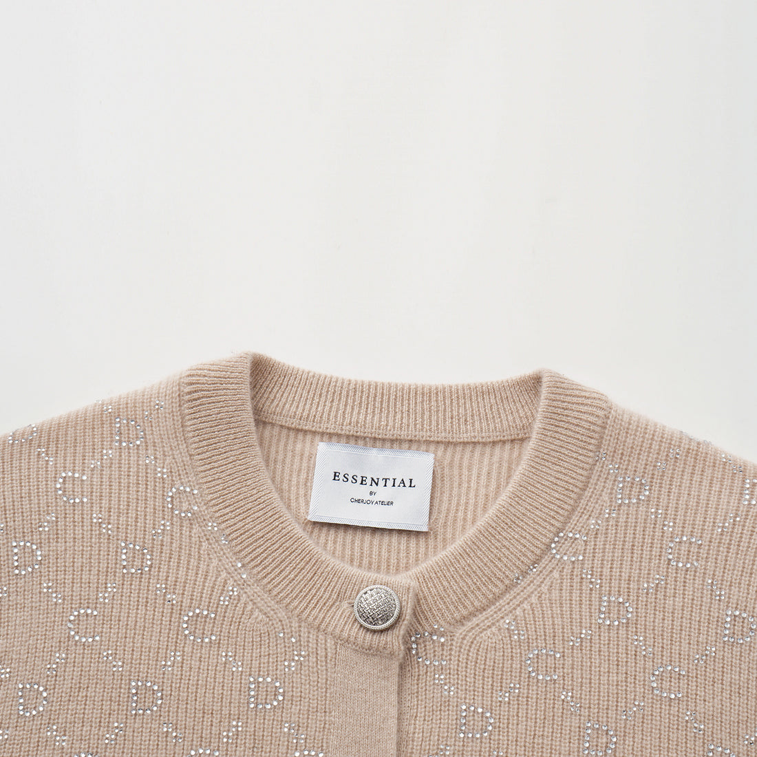 “Autumn Diary” 100% Cashmere立體鑽飾Monogram嵌花針織外套—Almond Cream杏仁奶霜