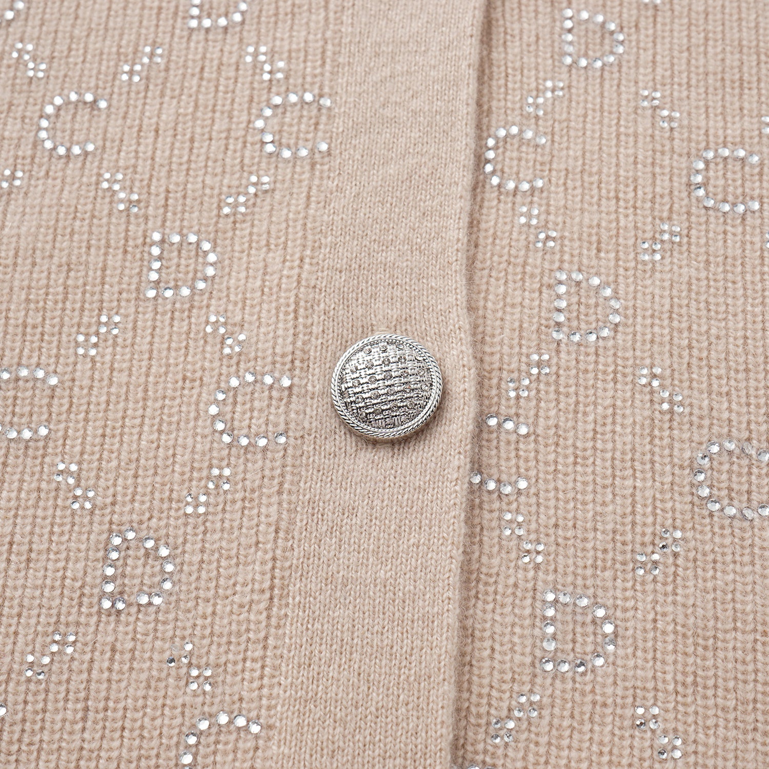 “Autumn Diary” 100% Cashmere立體鑽飾Monogram嵌花針織外套—Almond Cream杏仁奶霜