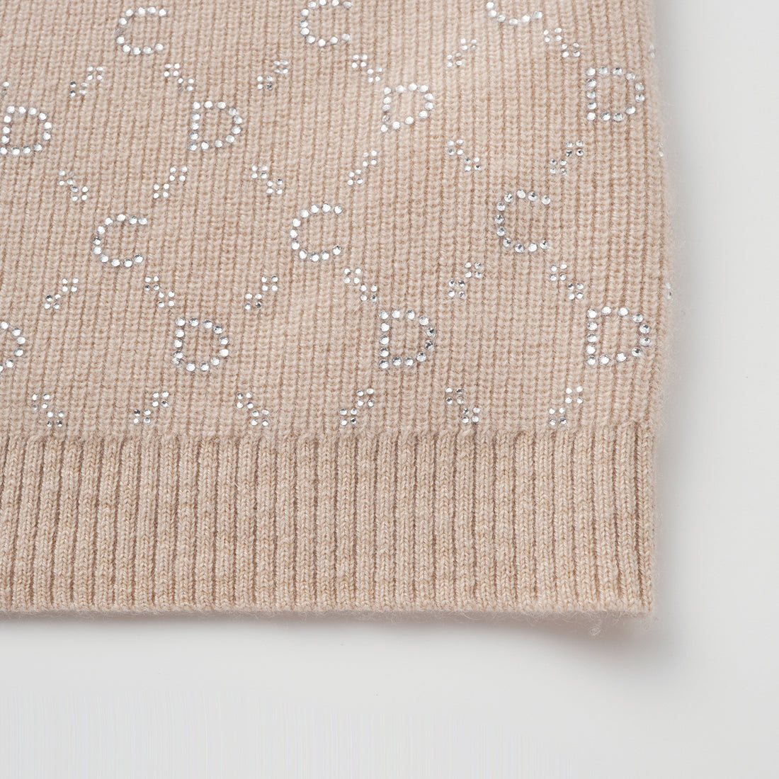 “Autumn Diary” 100% Cashmere立體鑽飾Monogram嵌花針織外套—Almond Cream杏仁奶霜