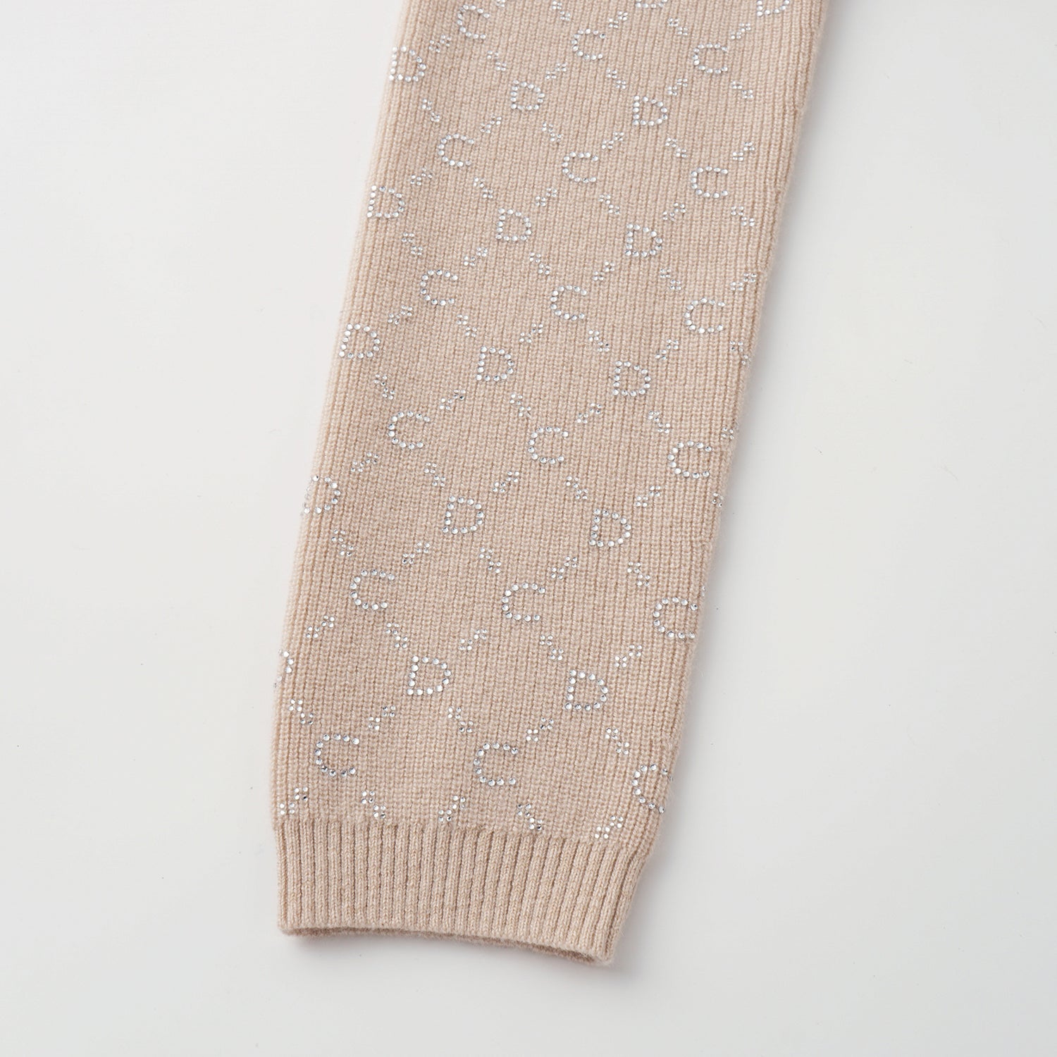 “Autumn Diary” 100% Cashmere立體鑽飾Monogram嵌花針織外套—Almond Cream杏仁奶霜