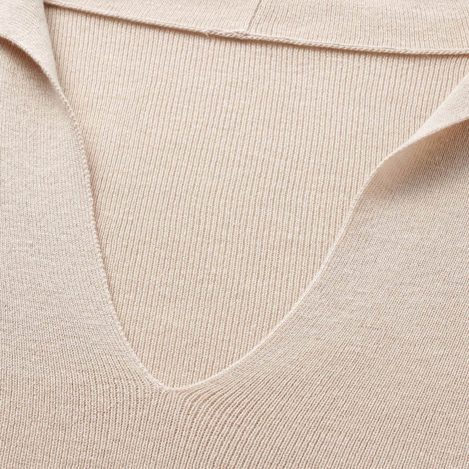 “Spring diary.” Silk Cashmere真絲喀什米爾V領上衣—Beige