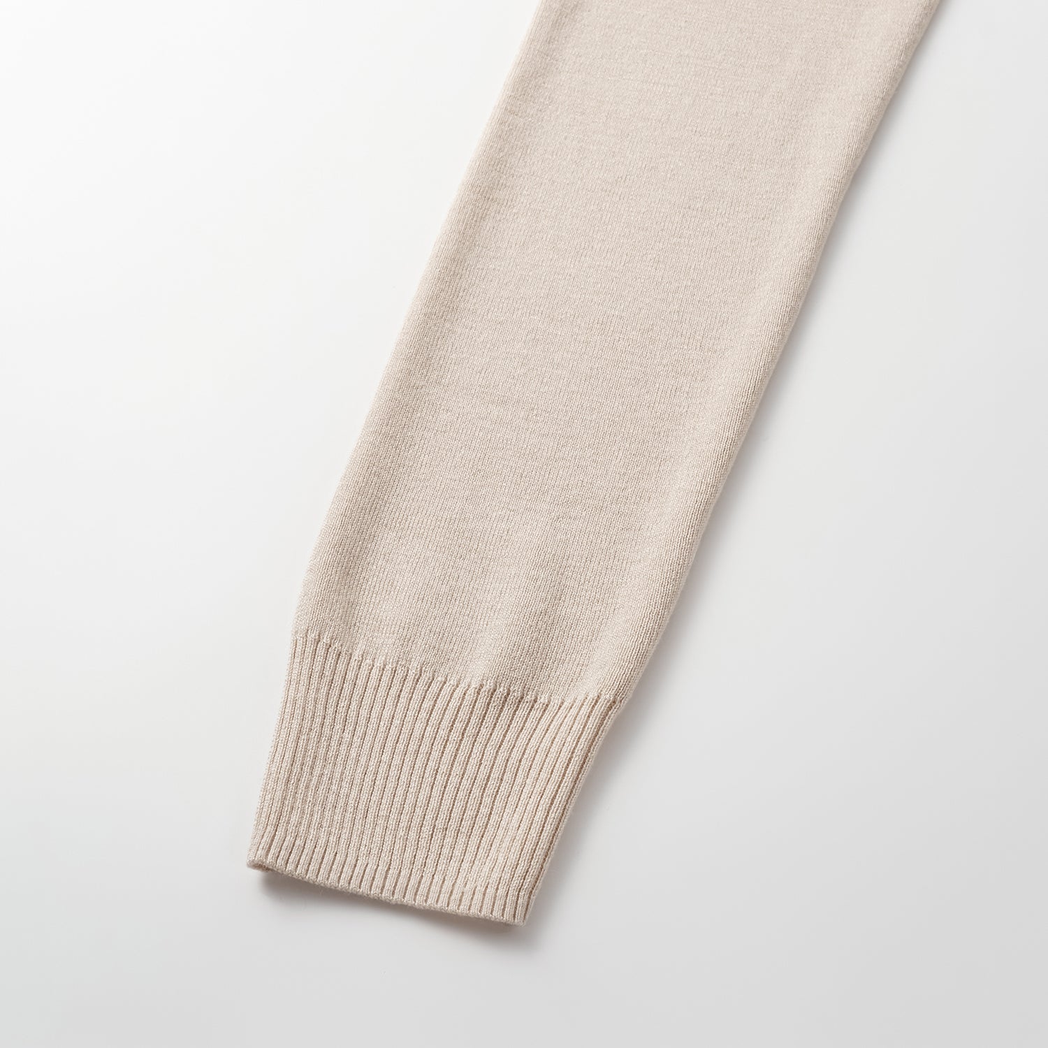 “Spring diary.” Silk Cashmere真絲喀什米爾V領上衣—Beige