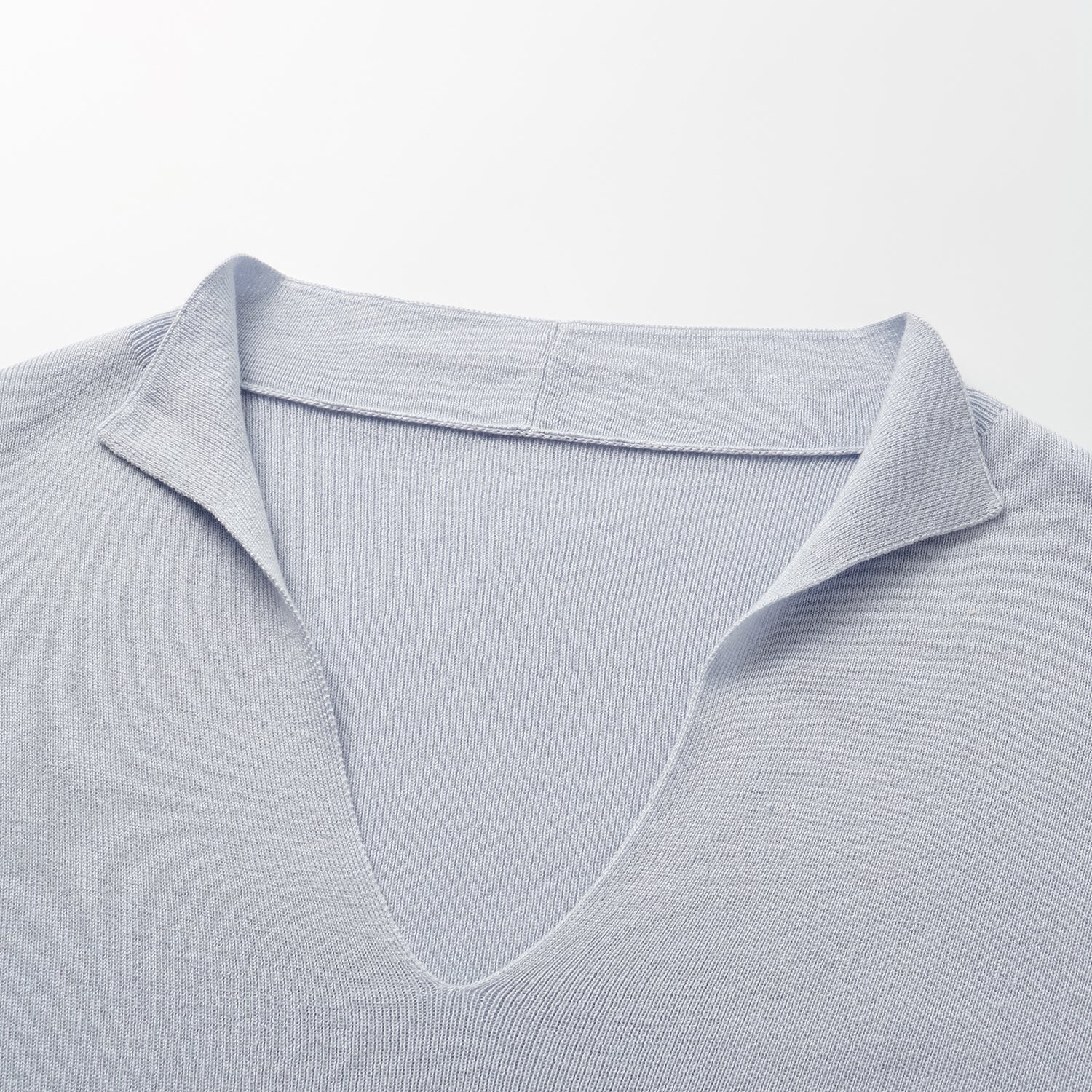 “Spring diary.” Silk Cashmere真絲喀什米爾V領上衣—Baby Blue