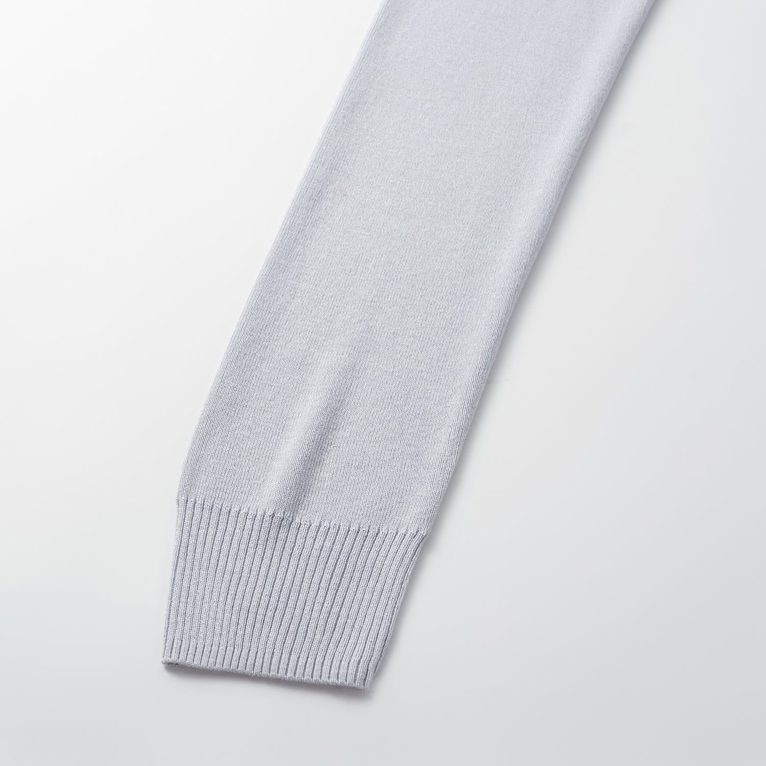 “Spring diary.” Silk Cashmere真絲喀什米爾V領上衣—Baby Blue