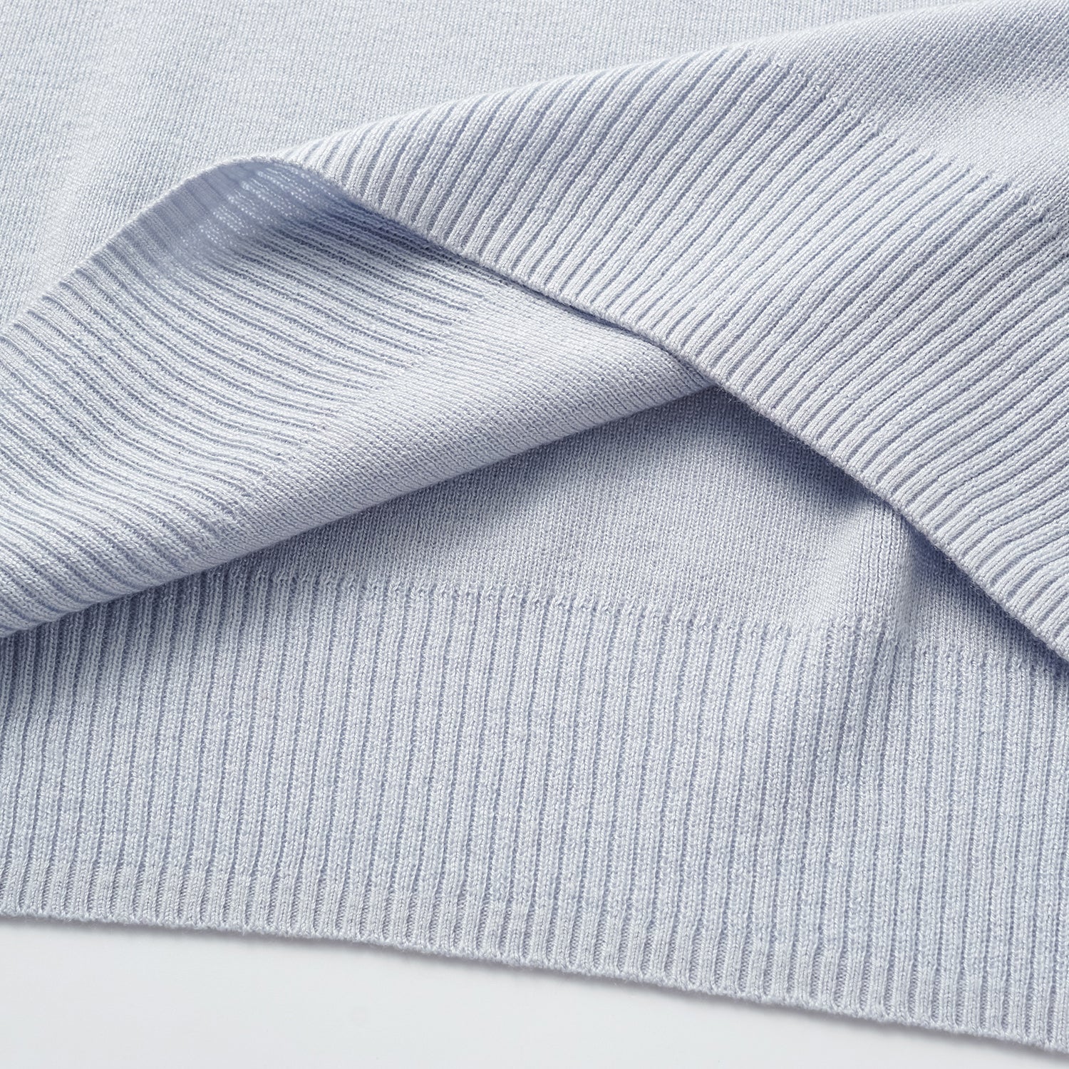 “Spring diary.” Silk Cashmere真絲喀什米爾V領上衣—Baby Blue