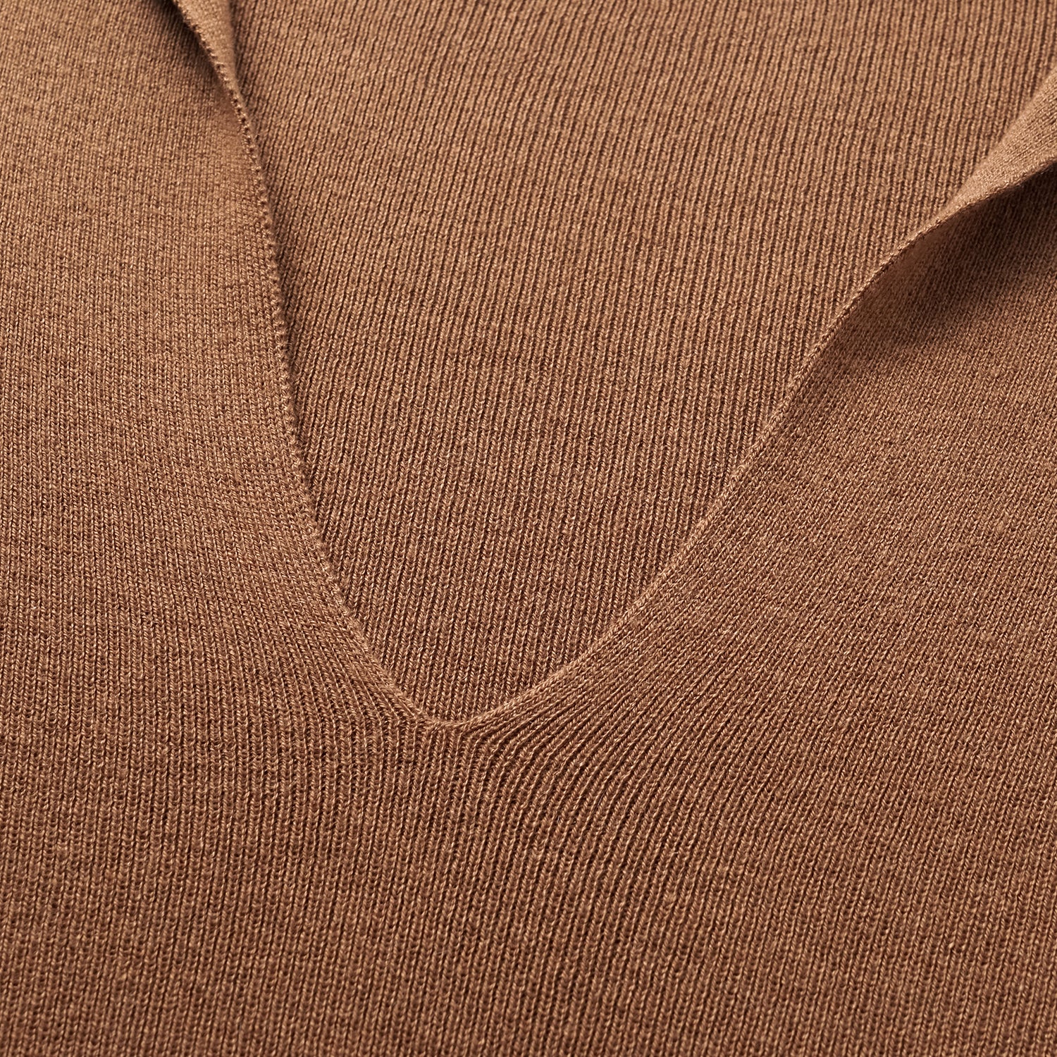 “Spring diary.” Silk Cashmere真絲喀什米爾V領上衣—Camel