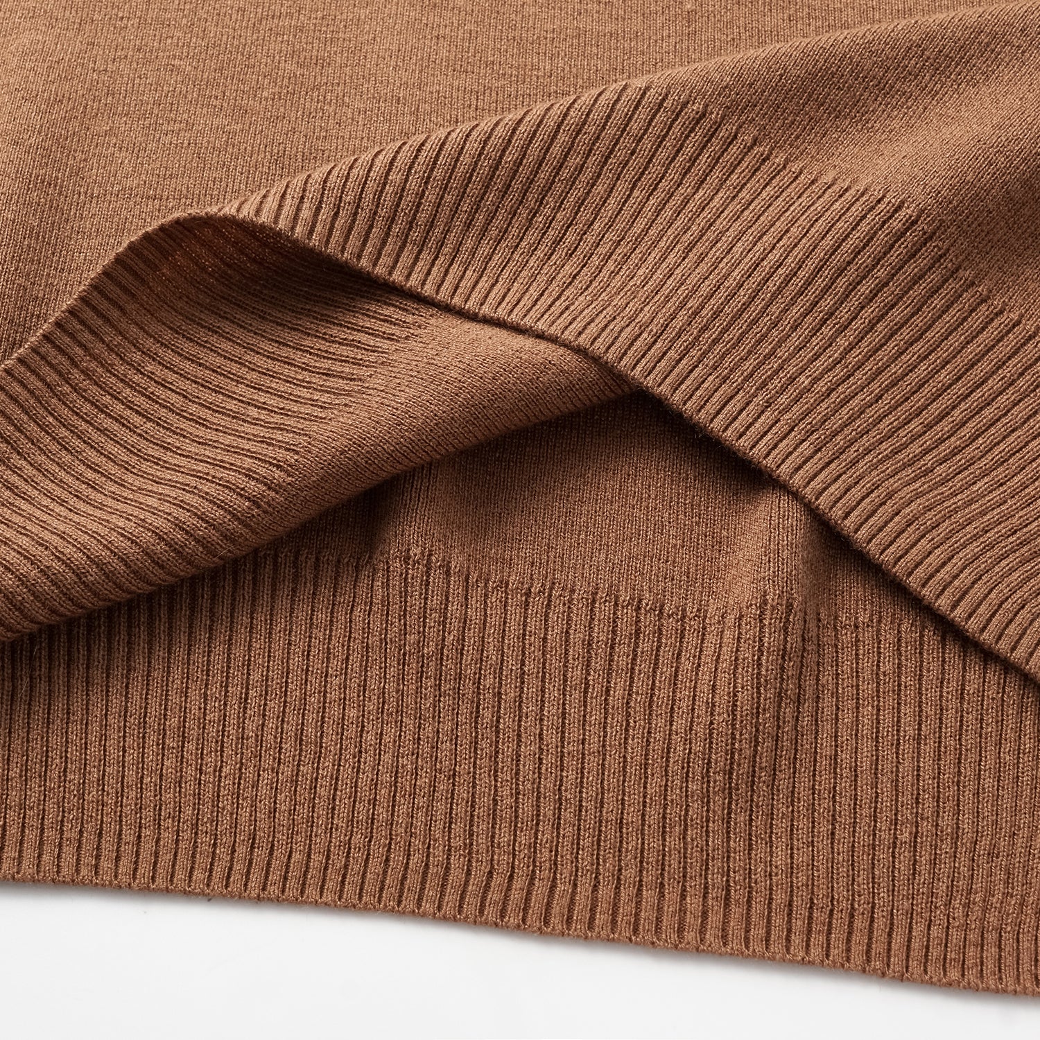 “Spring diary.” Silk Cashmere真絲喀什米爾V領上衣—Camel