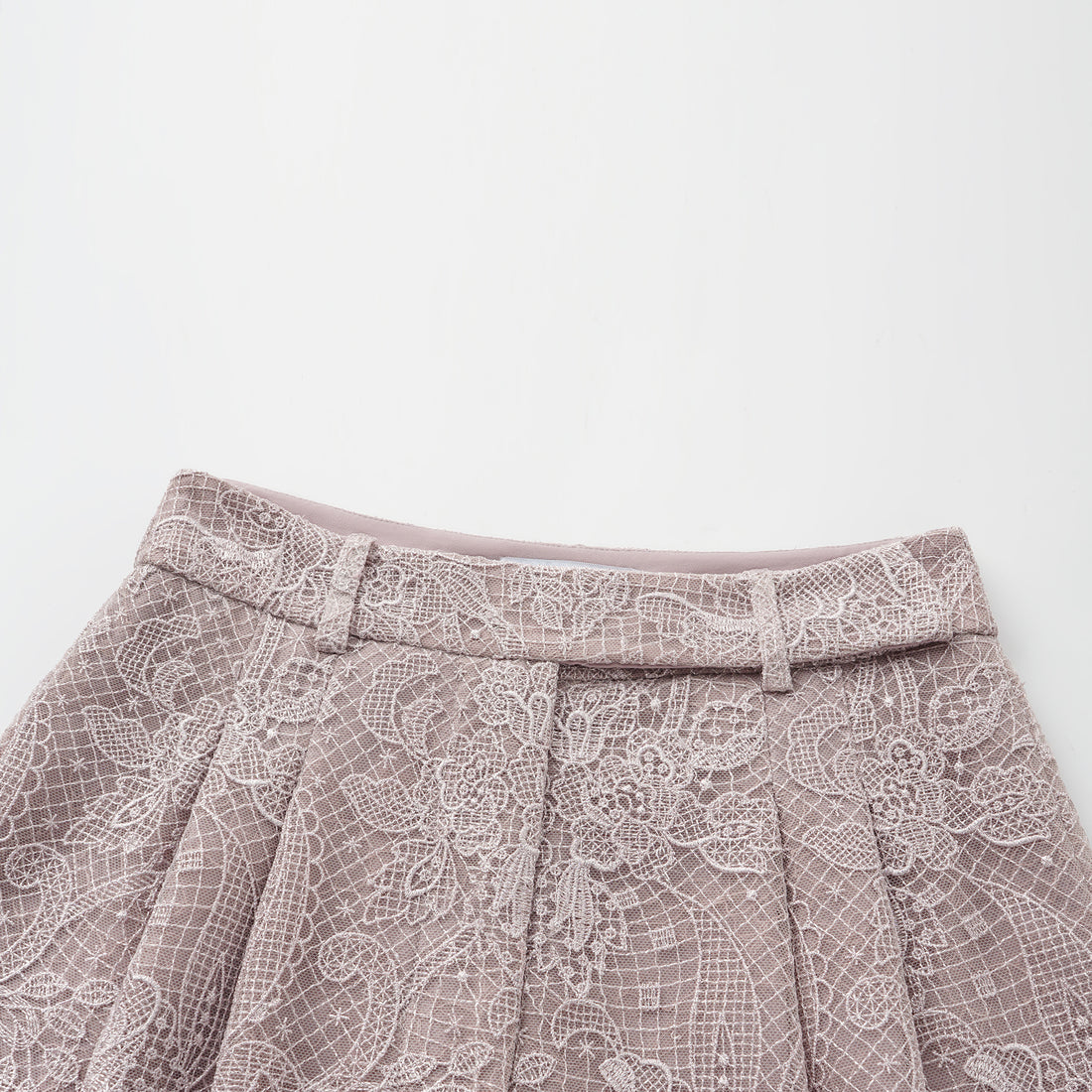 “Weekend At Monaco."鏤雕浮紋織花蕾絲短褲—Misty Rose薄霧玫瑰