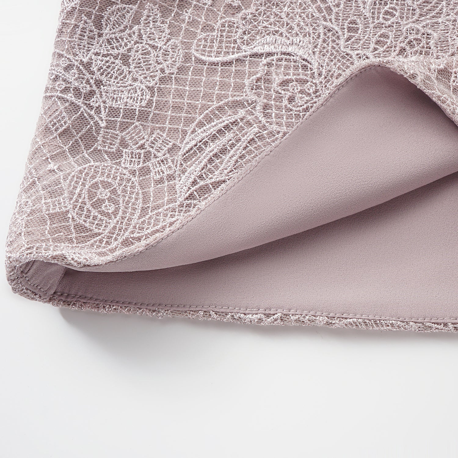 “Weekend At Monaco."鏤雕浮紋織花蕾絲短褲—Misty Rose薄霧玫瑰