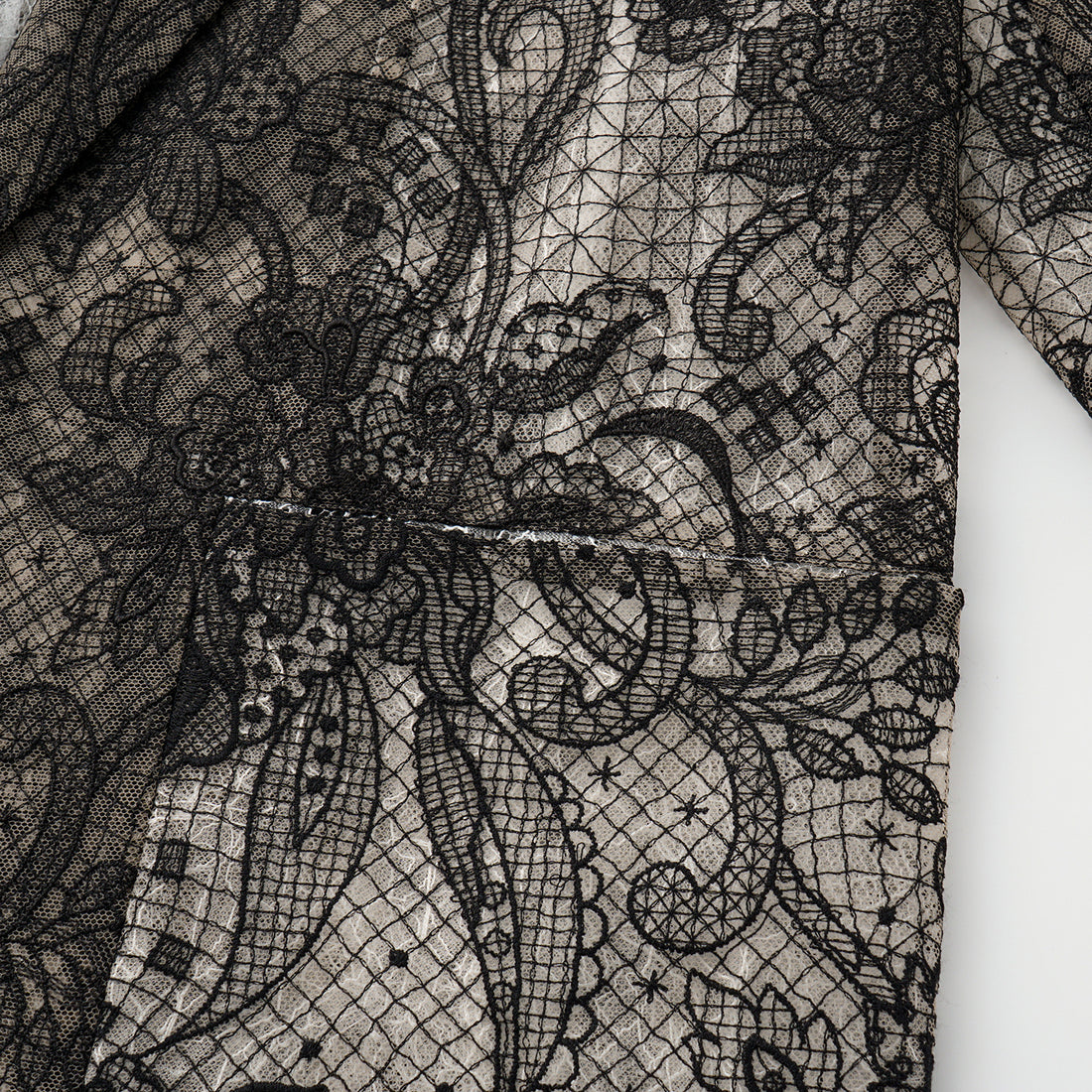 “Weekend At Monaco."鏤雕浮紋織花蕾絲oversized西裝外套—Velvet Noir絲絨夜