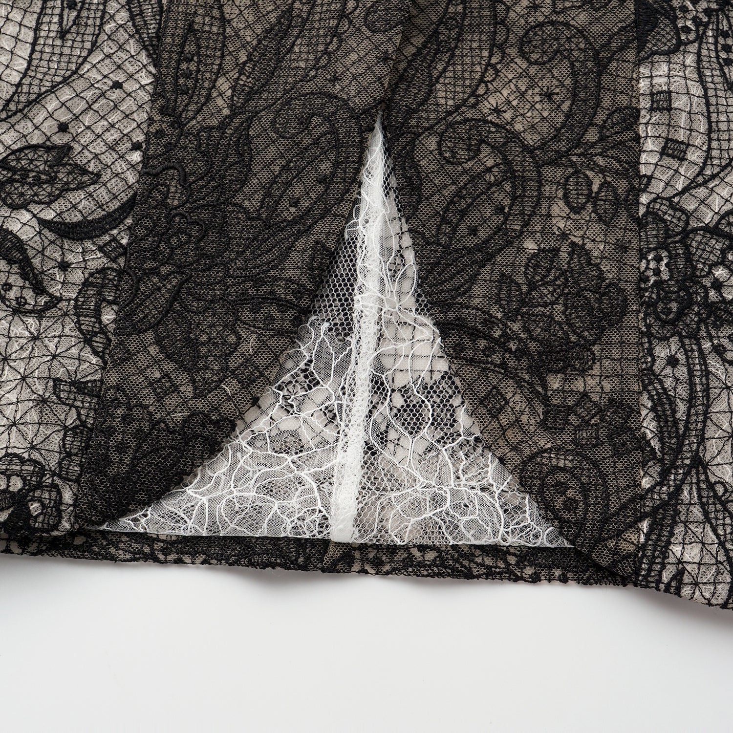 “Weekend At Monaco."鏤雕浮紋織花蕾絲oversized西裝外套—Velvet Noir絲絨夜