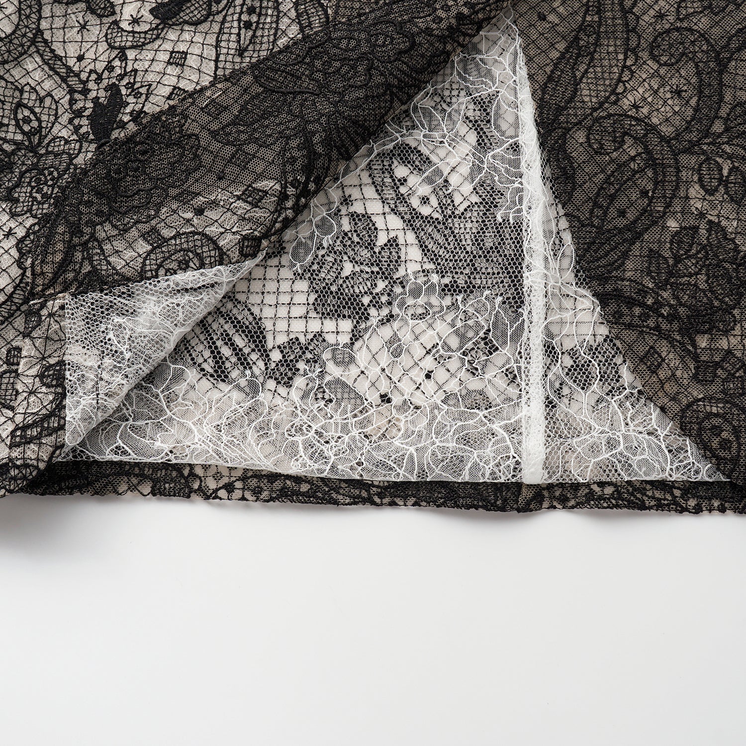 “Weekend At Monaco."鏤雕浮紋織花蕾絲oversized西裝外套—Velvet Noir絲絨夜