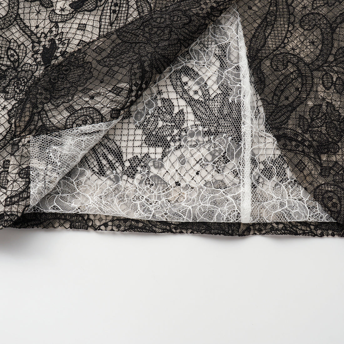 “Weekend At Monaco."鏤雕浮紋織花蕾絲oversized西裝外套—Velvet Noir絲絨夜