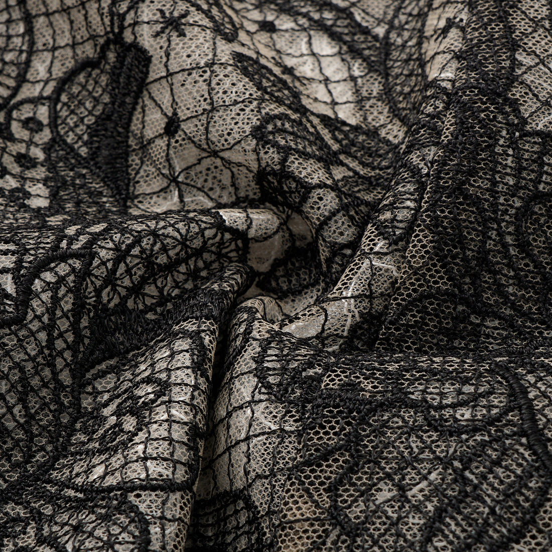 “Weekend At Monaco."鏤雕浮紋織花蕾絲oversized西裝外套—Velvet Noir絲絨夜