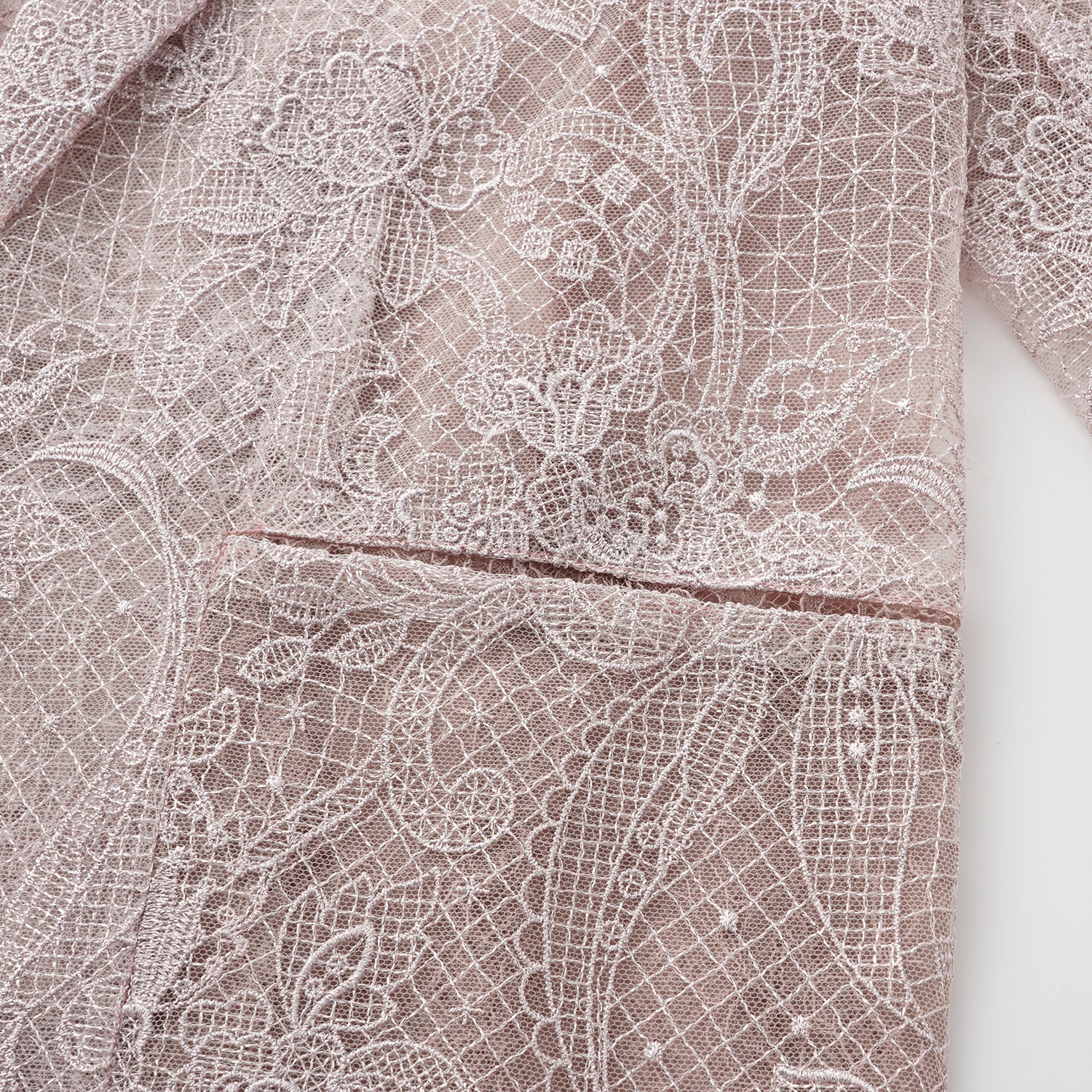 “Weekend At Monaco."鏤雕浮紋織花蕾絲oversized西裝外套—Misty Rose薄霧玫瑰