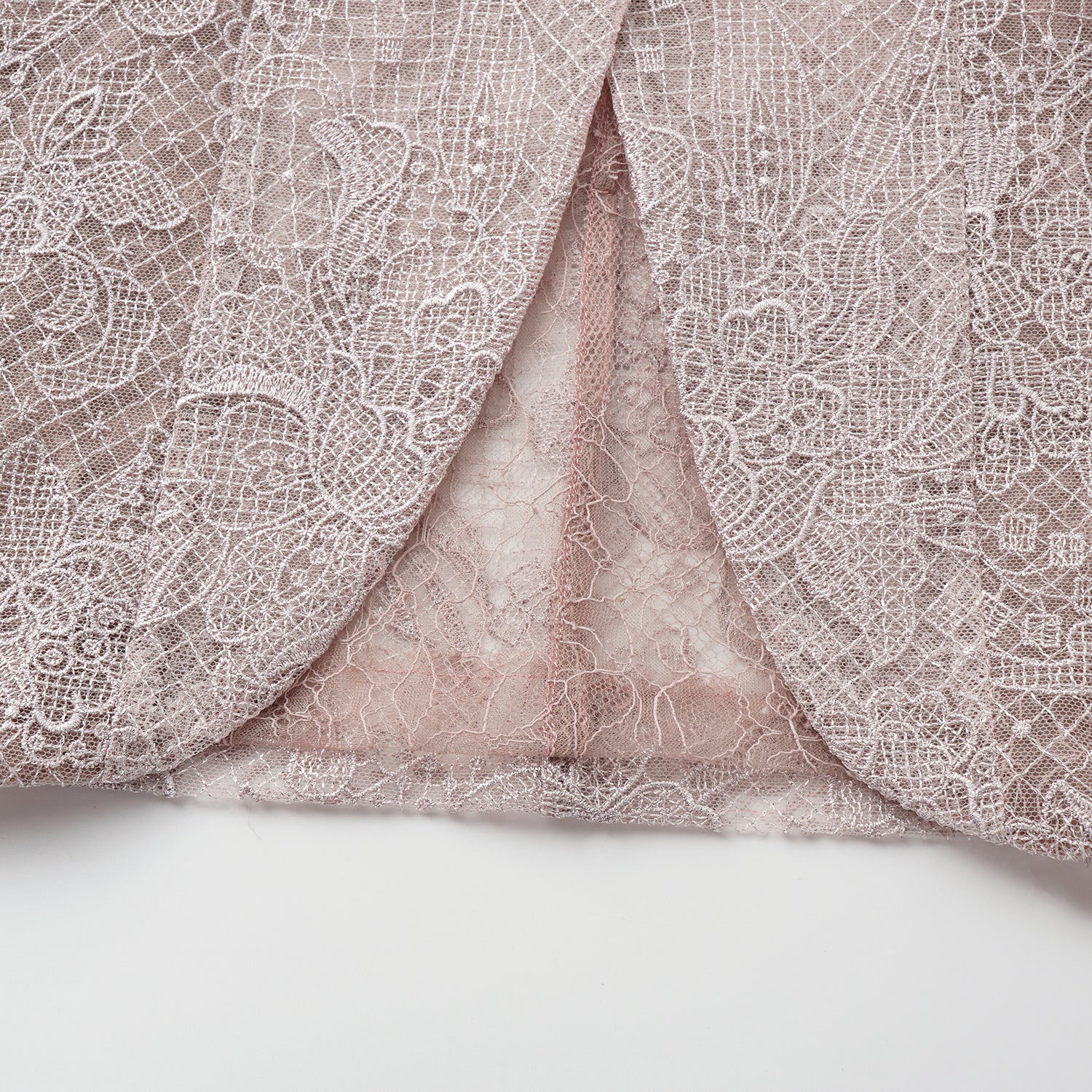 “Weekend At Monaco."鏤雕浮紋織花蕾絲oversized西裝外套—Misty Rose薄霧玫瑰