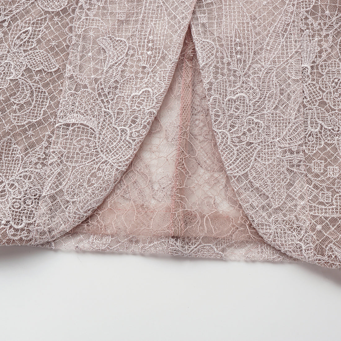 “Weekend At Monaco."鏤雕浮紋織花蕾絲oversized西裝外套—Misty Rose薄霧玫瑰