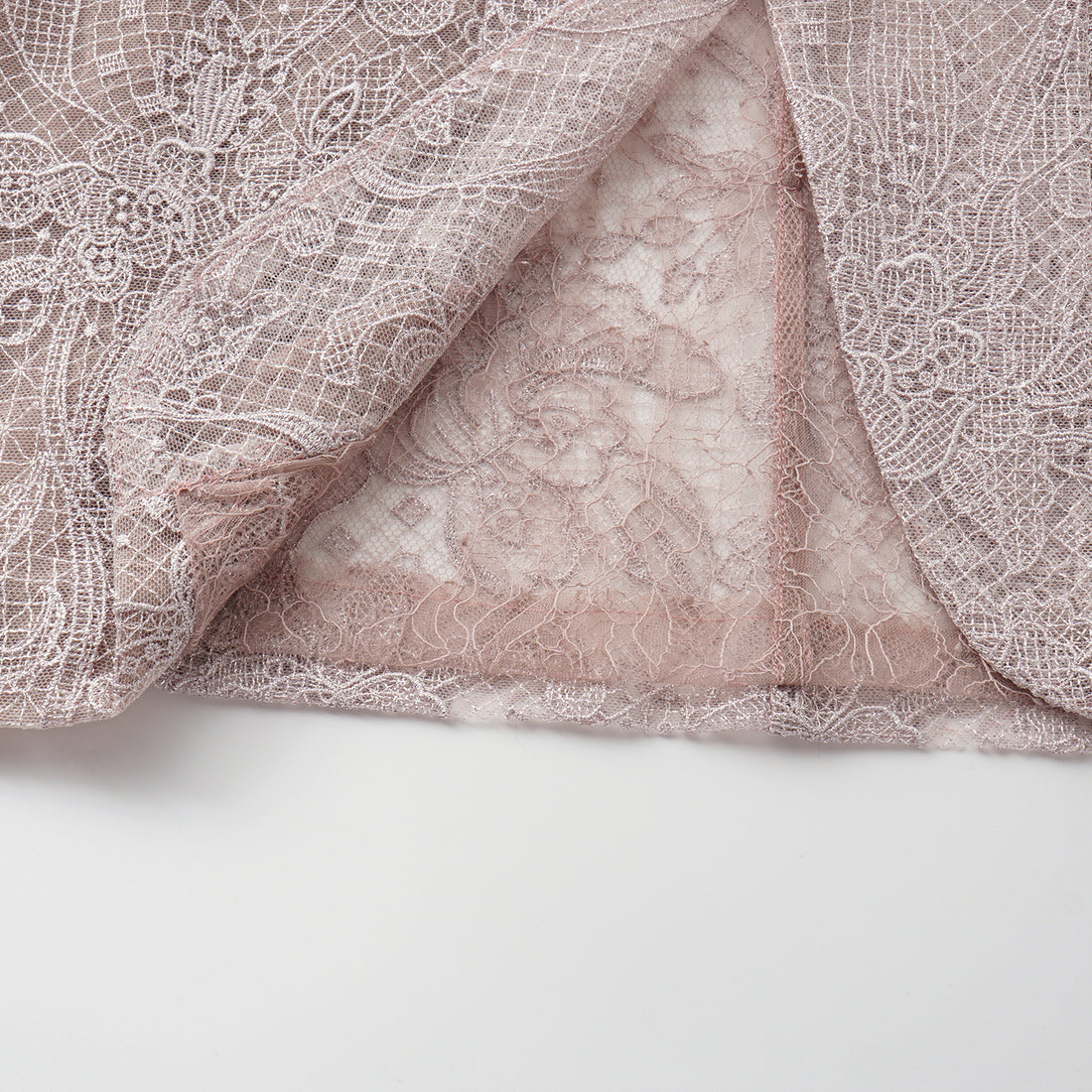 “Weekend At Monaco."鏤雕浮紋織花蕾絲oversized西裝外套—Misty Rose薄霧玫瑰