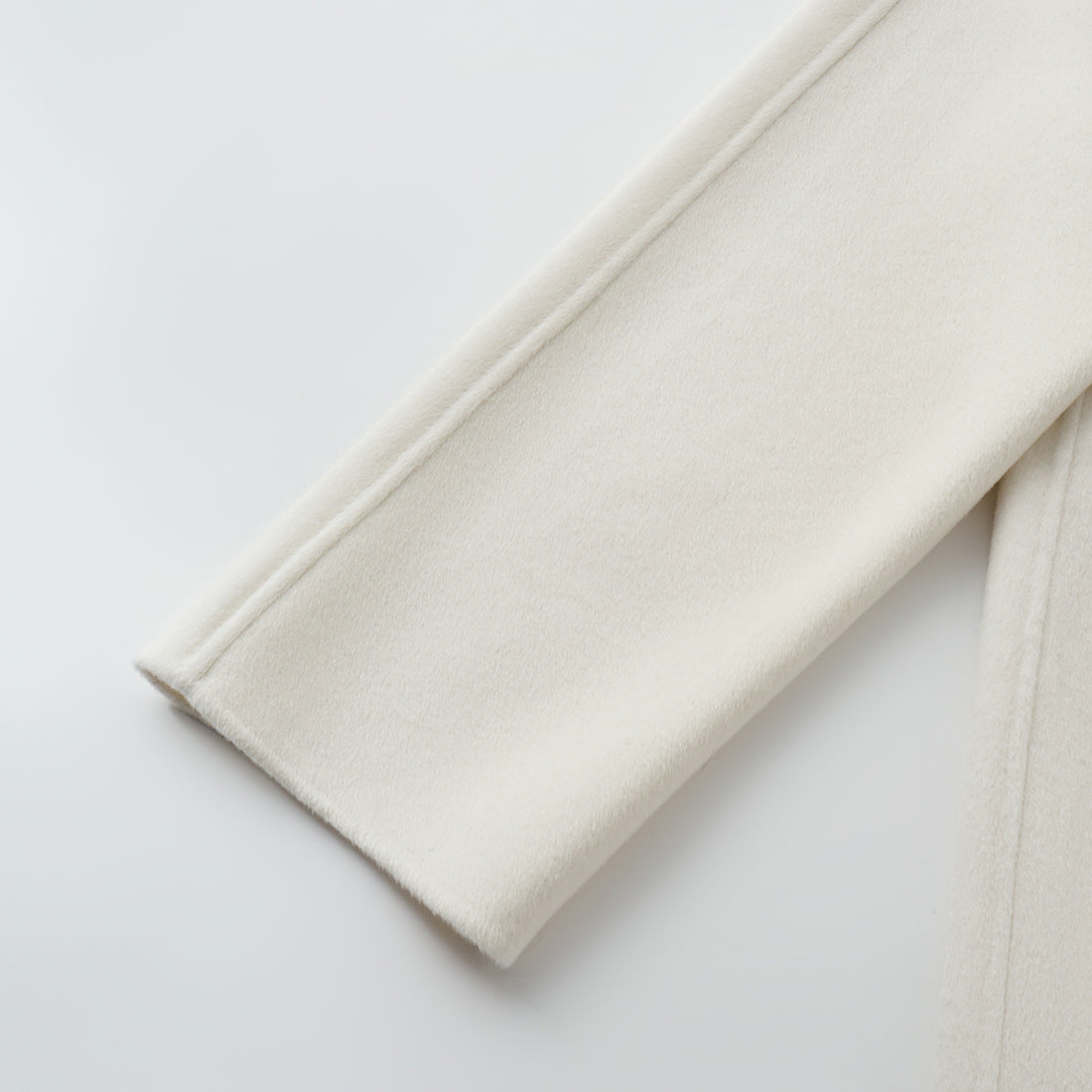 “Winter Diary” 100%Cashmere 雙面長絨工藝立領側扣長大衣—Arctic Miste雪原白境