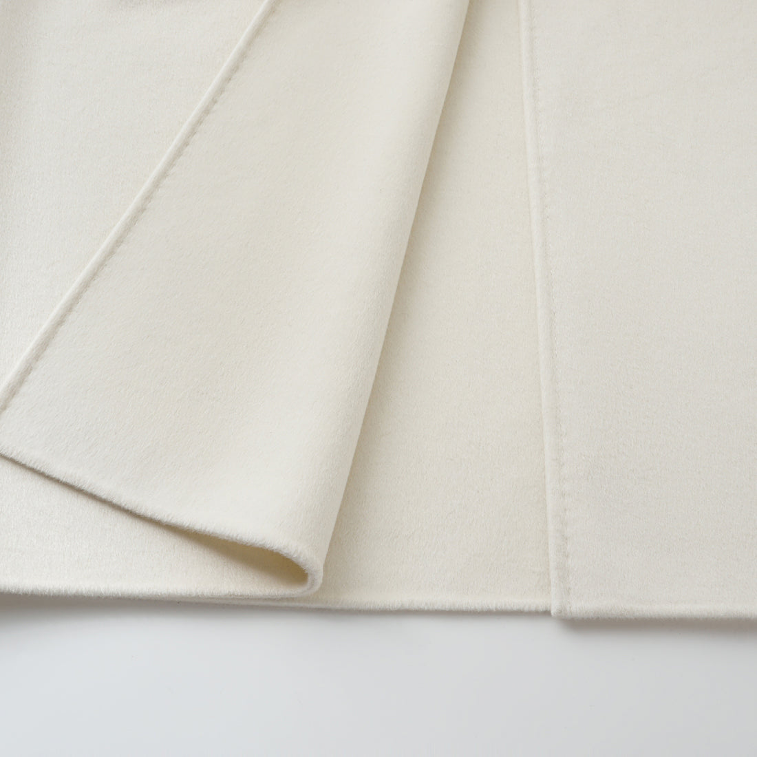 “Winter Diary” 100%Cashmere 雙面長絨工藝立領側扣長大衣—Arctic Miste雪原白境