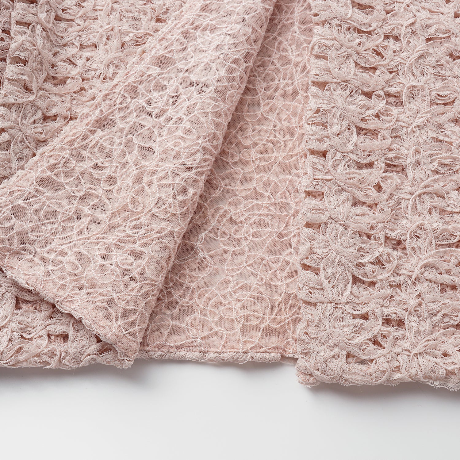 “Sloane Ave."繞畫織藝鏤花蕾絲外套—Rose Reverie織夢玫瑰