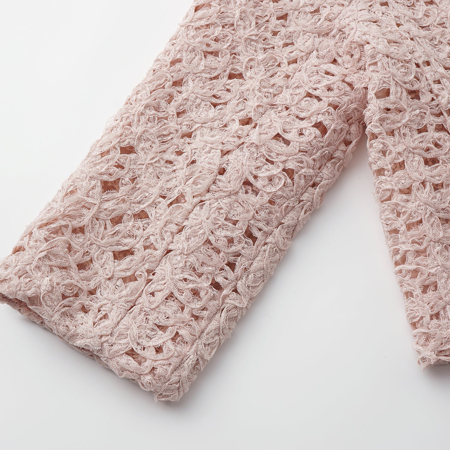 “Sloane Ave."繞畫織藝鏤花蕾絲外套—Rose Reverie織夢玫瑰