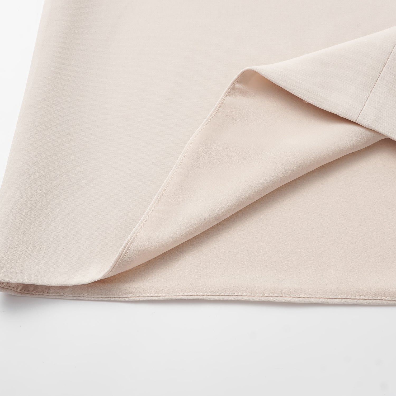 “Easy-go Chic” 肌理醋酸西裝罩衫/短褲套裝—Beige