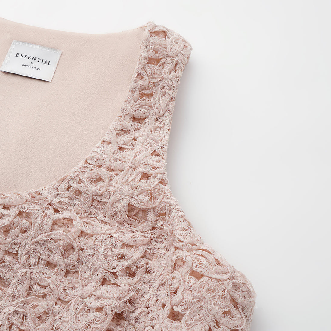 “Sloane Ave."繞畫織藝鏤花蕾絲背心—Rose Reverie織夢玫瑰