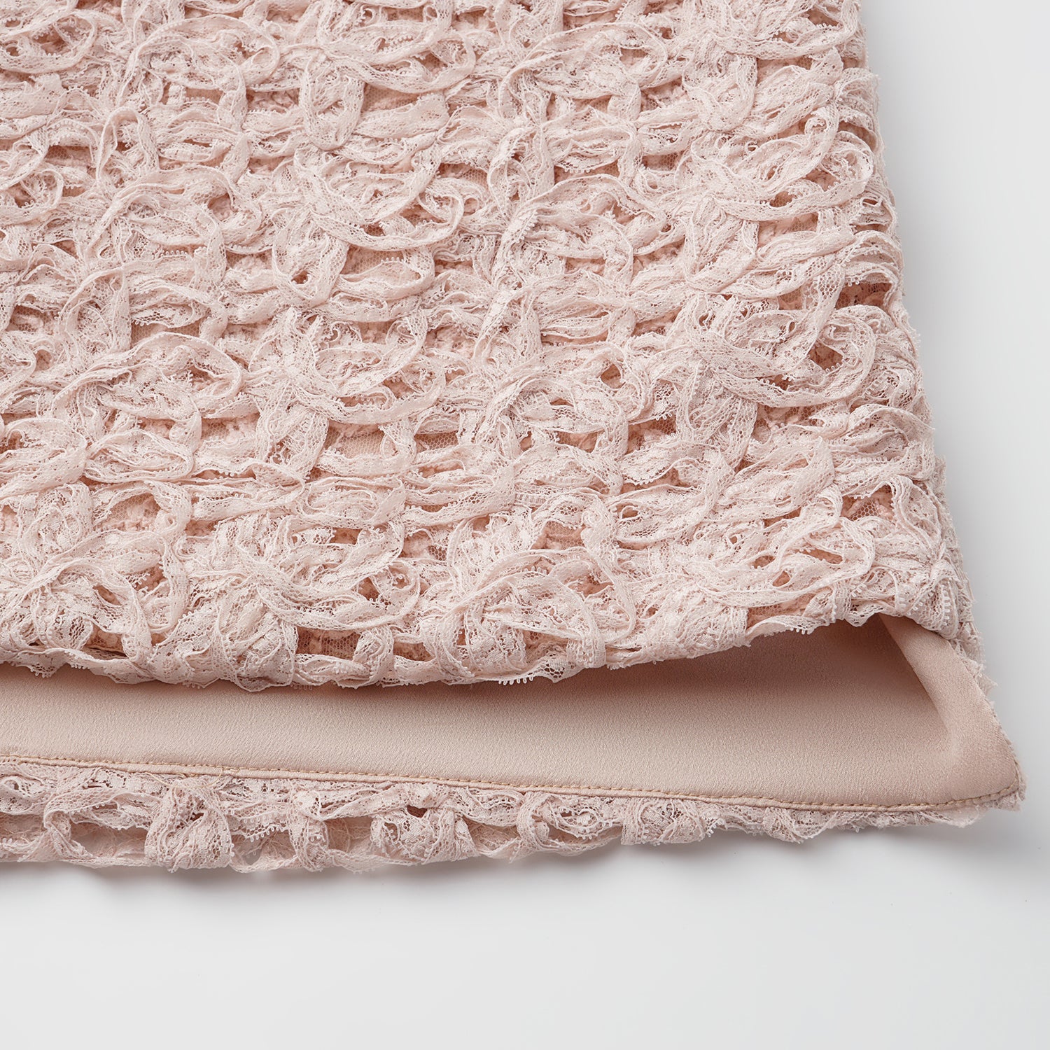 “Sloane Ave."繞畫織藝鏤花蕾絲背心—Rose Reverie織夢玫瑰