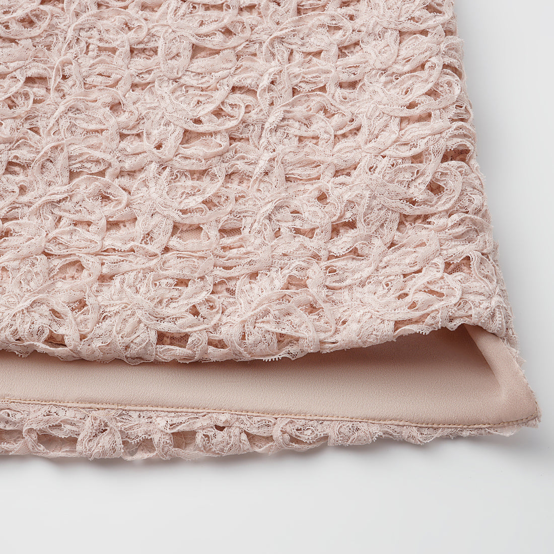 “Sloane Ave."繞畫織藝鏤花蕾絲背心—Rose Reverie織夢玫瑰