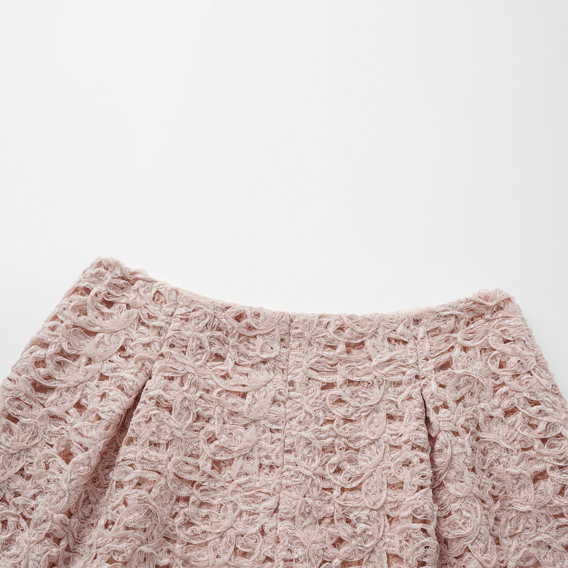 “Sloane Ave."繞畫織藝鏤花蕾絲短褲—Rose Reverie織夢玫瑰