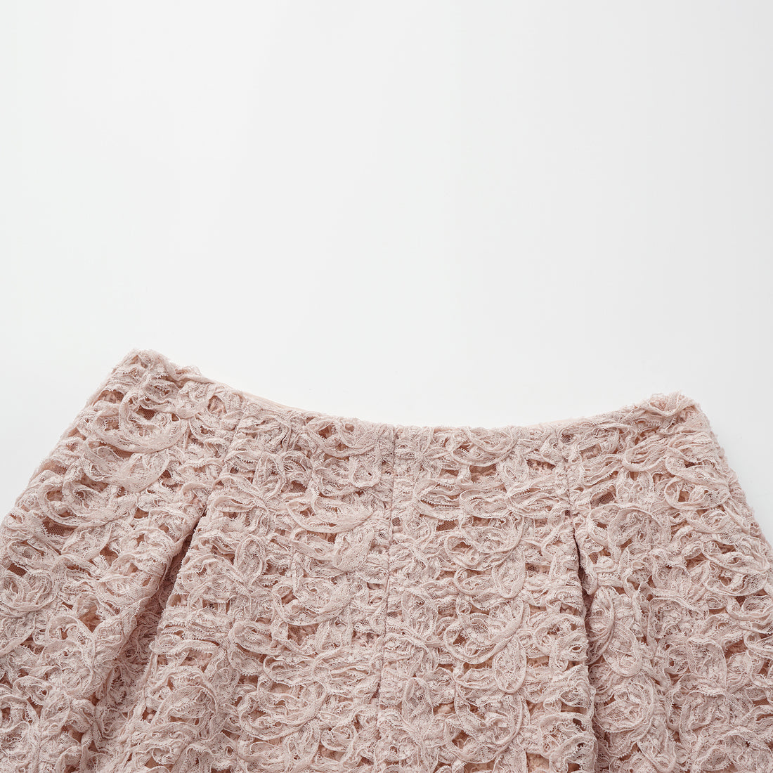 “Sloane Ave."繞畫織藝鏤花蕾絲短褲—Rose Reverie織夢玫瑰