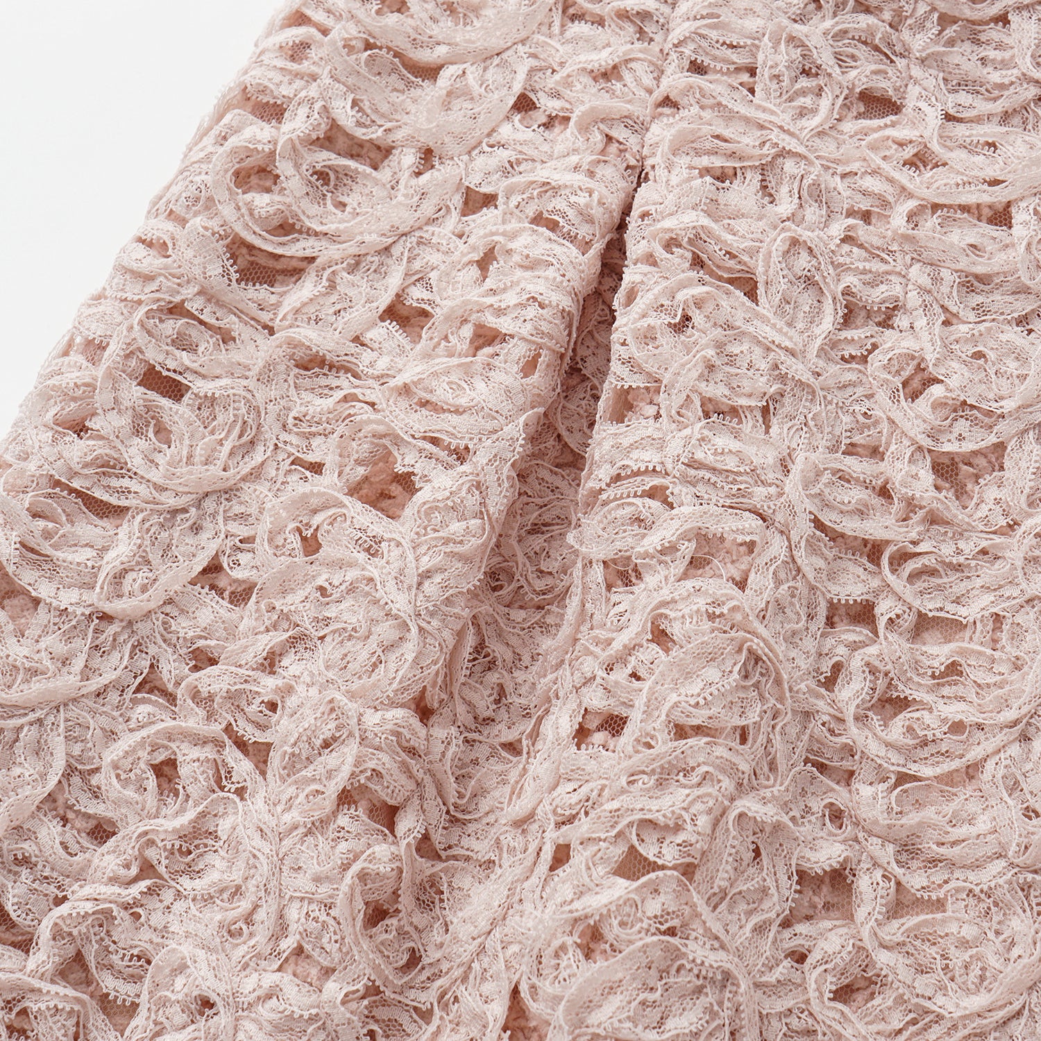 “Sloane Ave."繞畫織藝鏤花蕾絲短褲—Rose Reverie織夢玫瑰