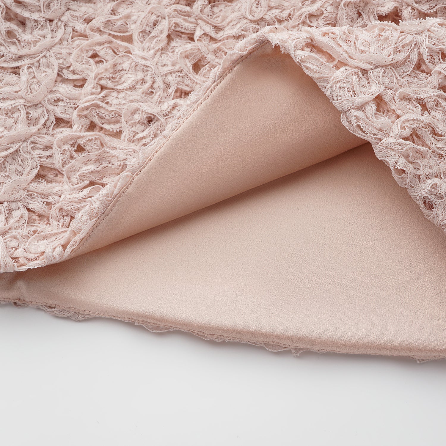 “Sloane Ave."繞畫織藝鏤花蕾絲短褲—Rose Reverie織夢玫瑰