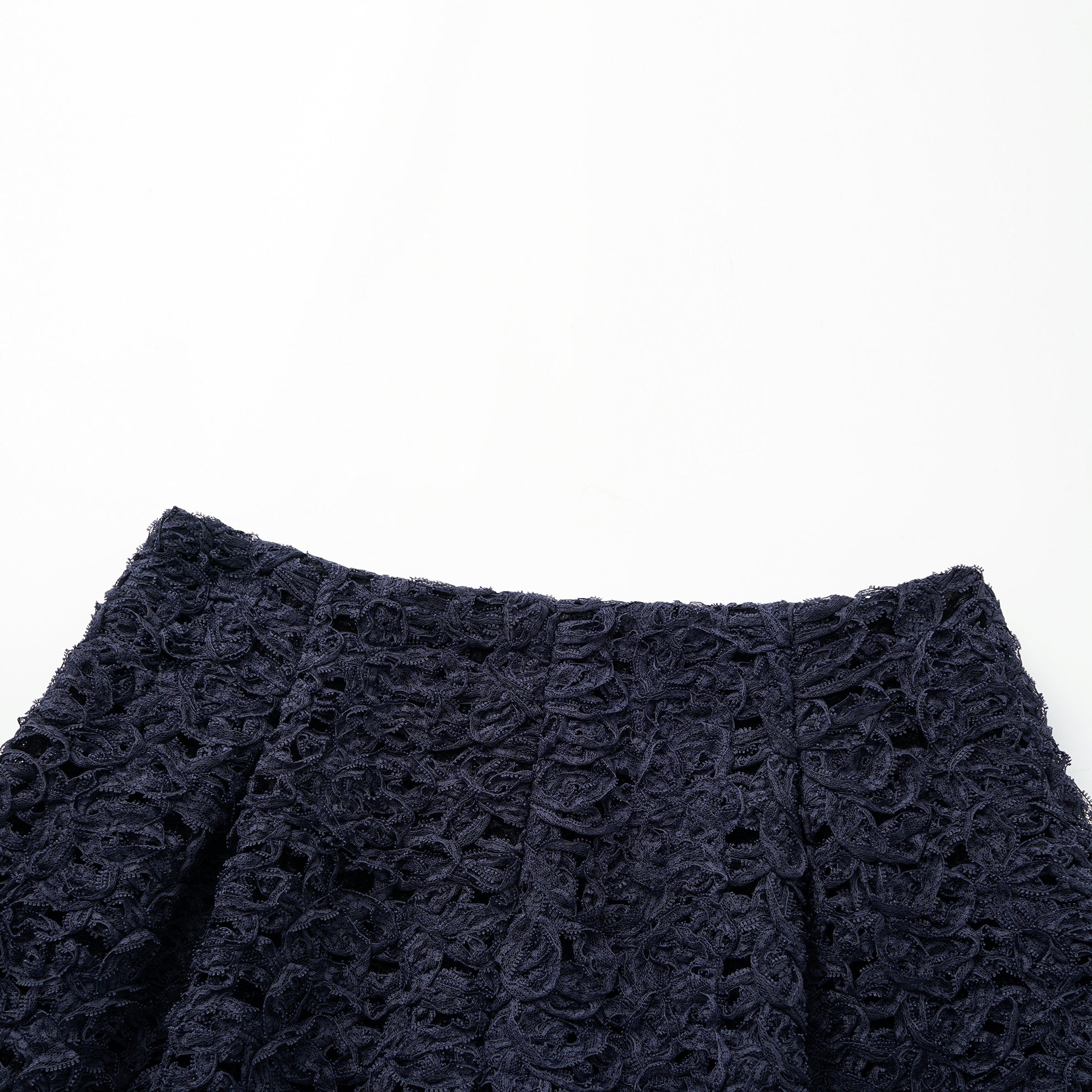 “Sloane Ave."繞畫織藝鏤花蕾絲短褲—Indigo Ballad布爾藍調