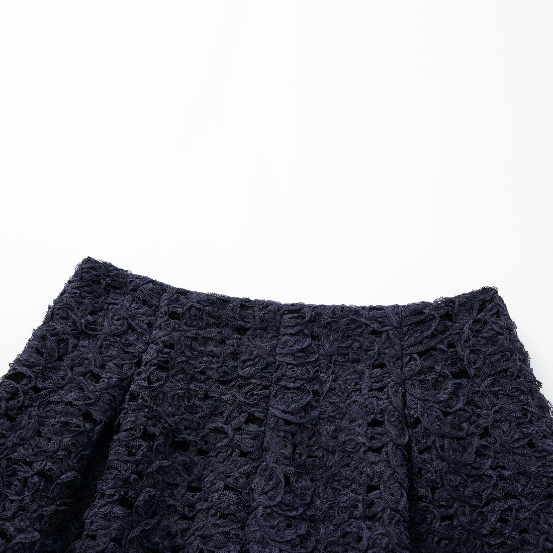 “Sloane Ave."繞畫織藝鏤花蕾絲短褲—Indigo Ballad布爾藍調