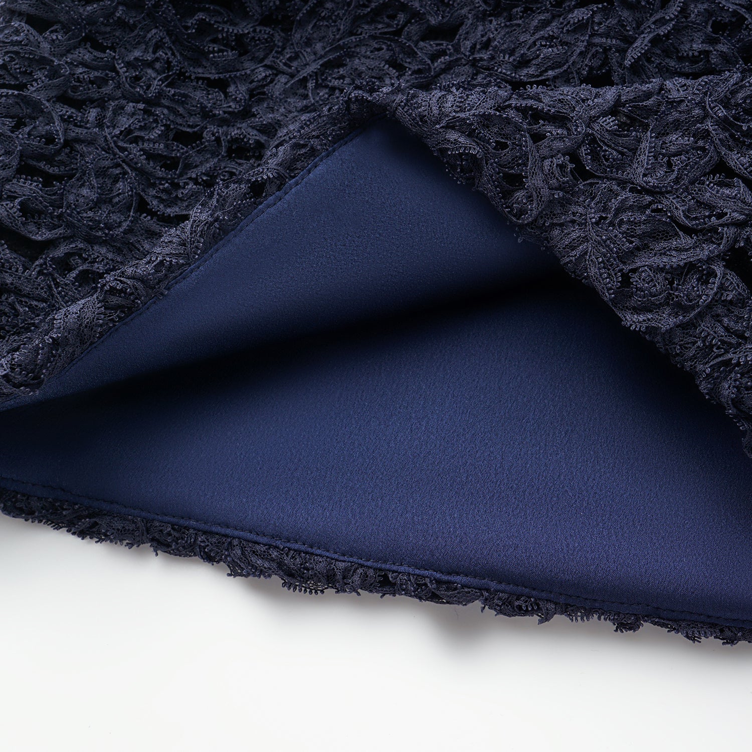 “Sloane Ave."繞畫織藝鏤花蕾絲短褲—Indigo Ballad布爾藍調